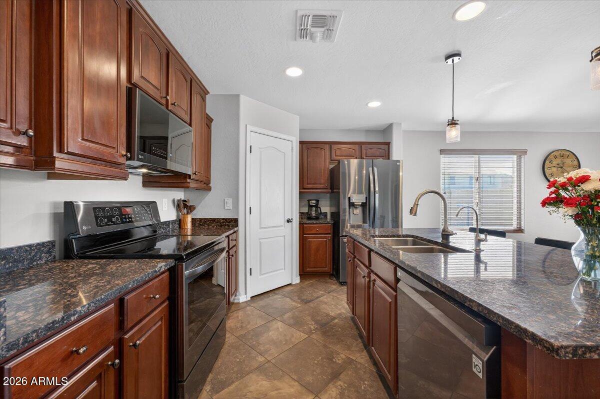 859 W DESERT SEASONS Drive