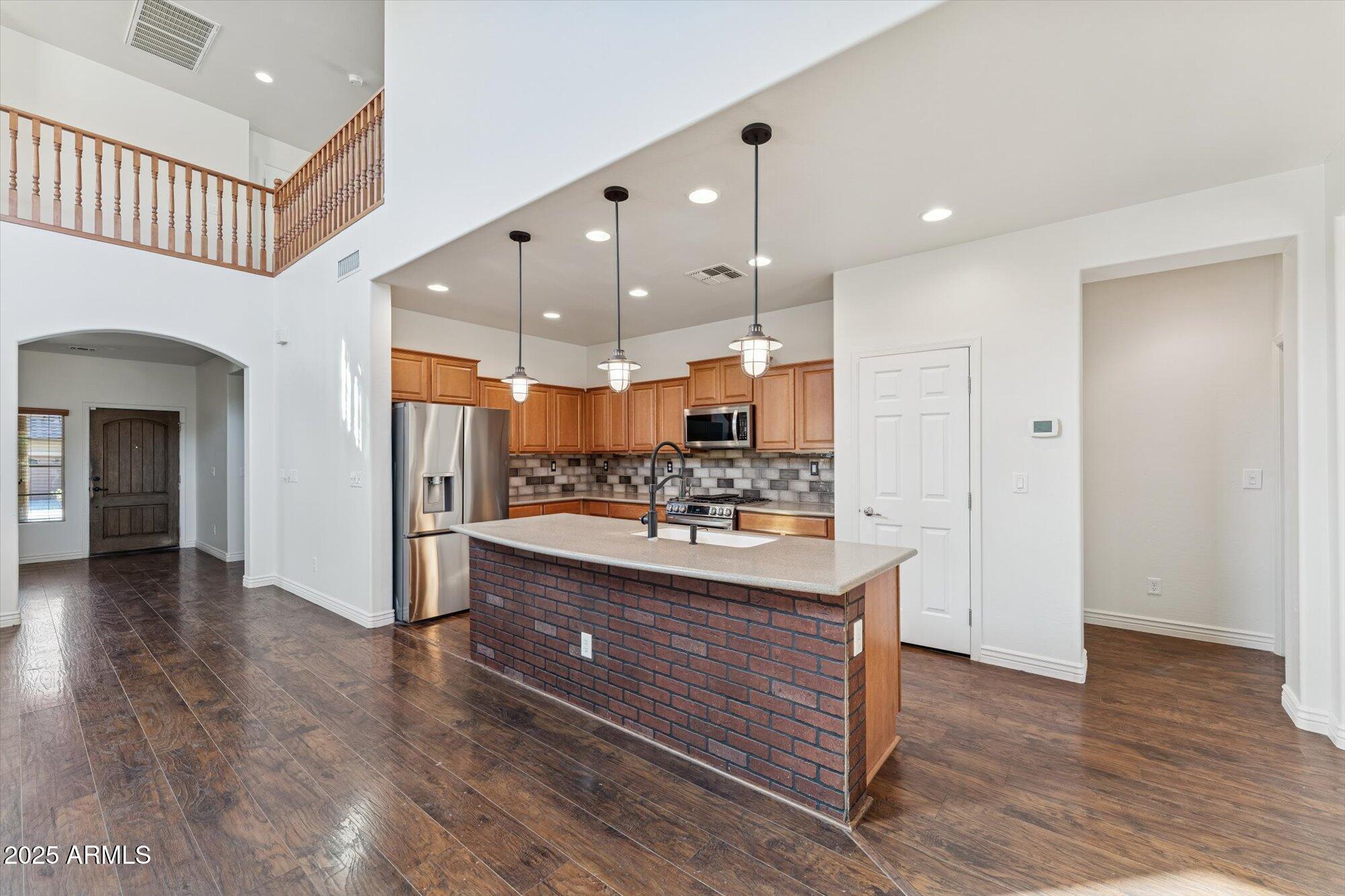 1630 W RED BIRD Road