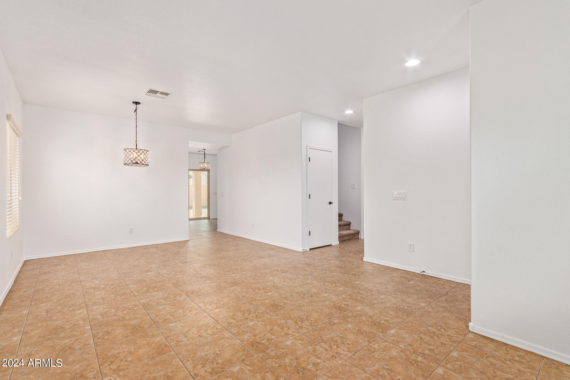 19137 W MONROE Street