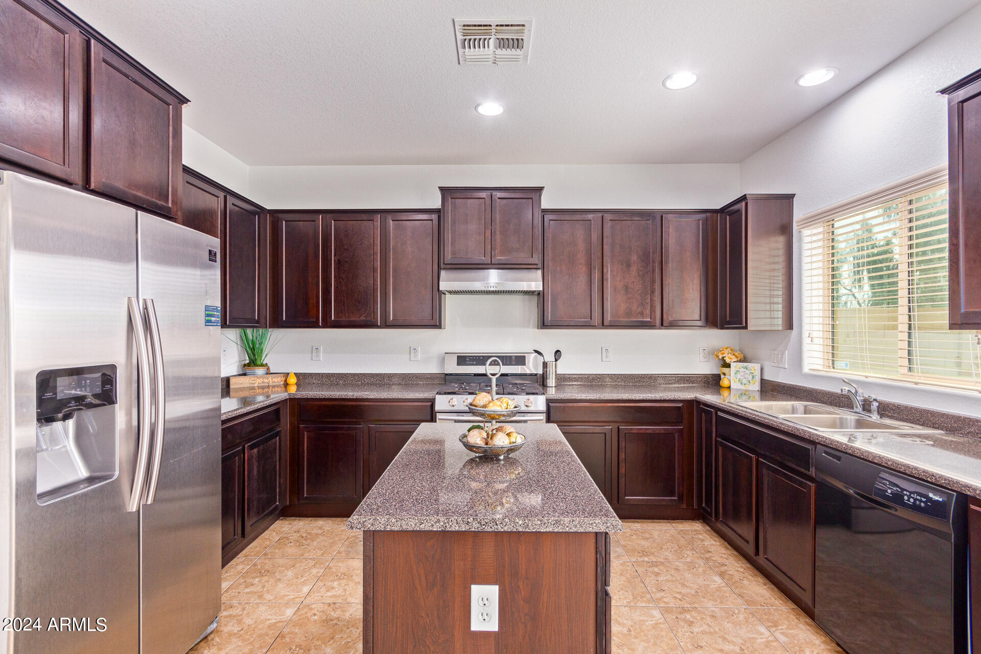 19137 W MONROE Street