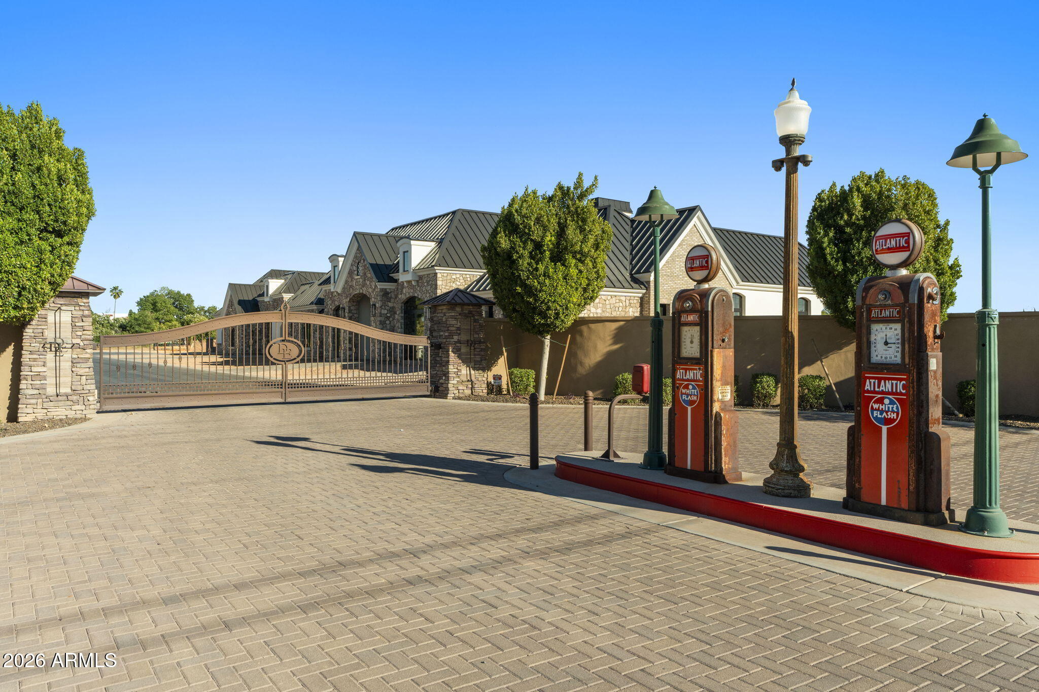 3623 E Mallory Circle