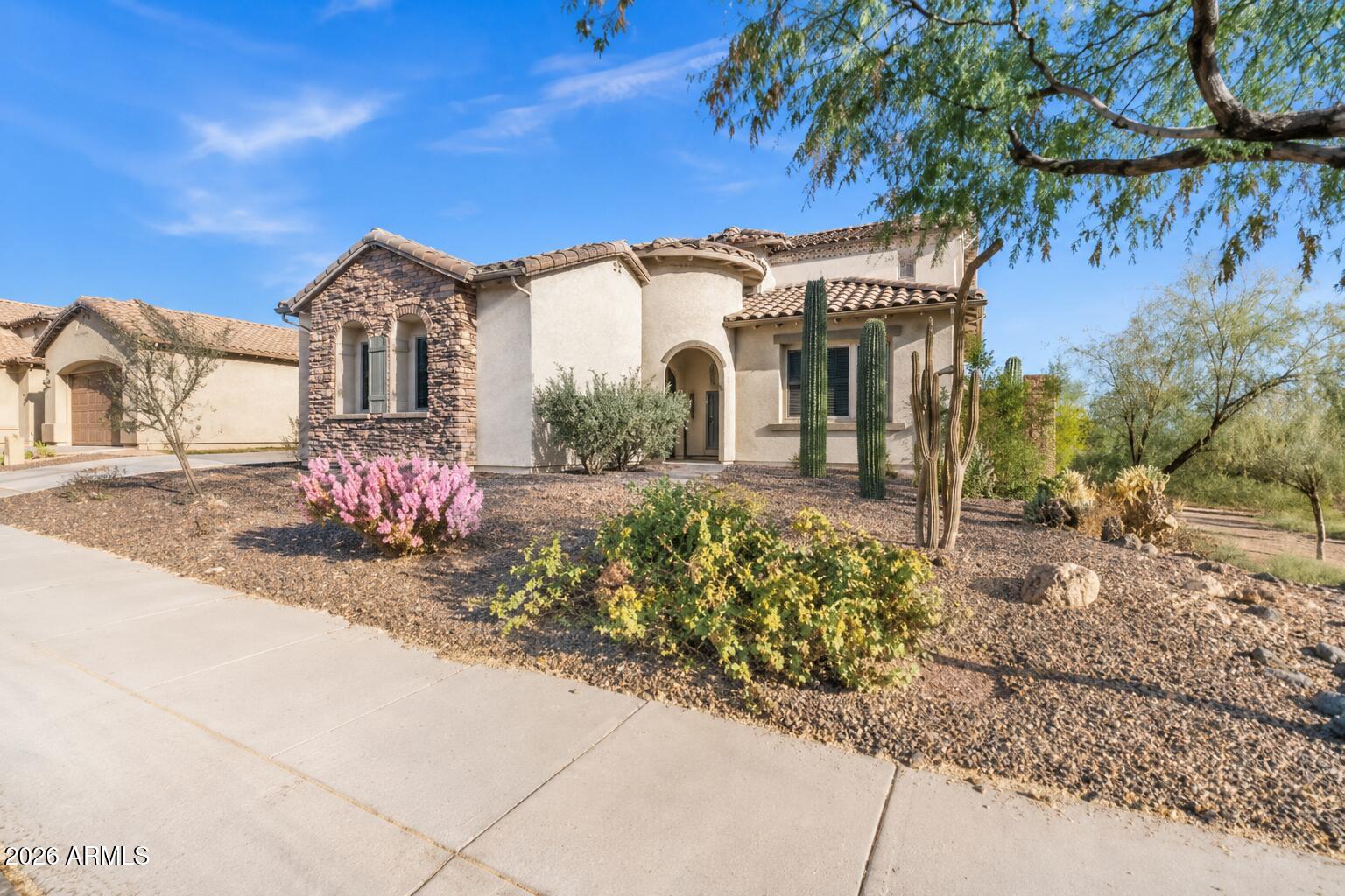 1615 W RED FOX Road