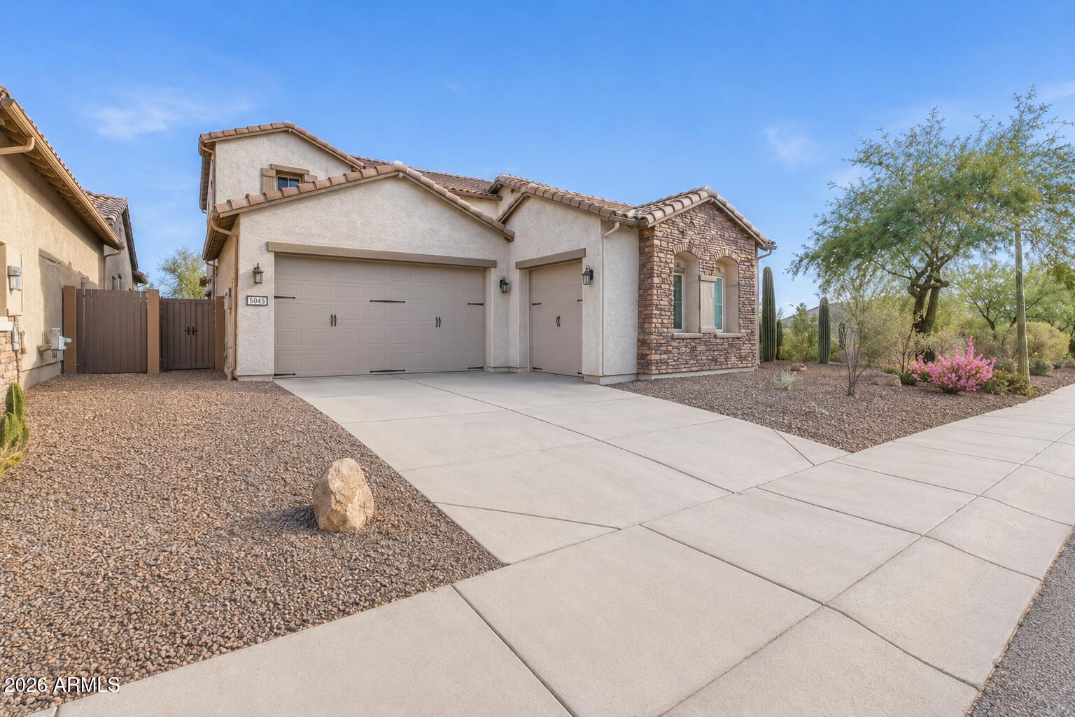 1615 W RED FOX Road