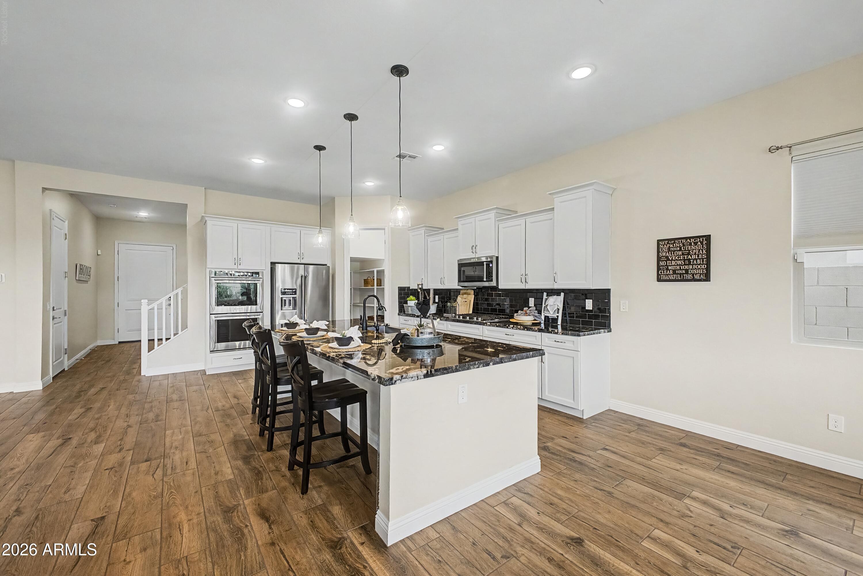 21167 W MINNEZONA Avenue