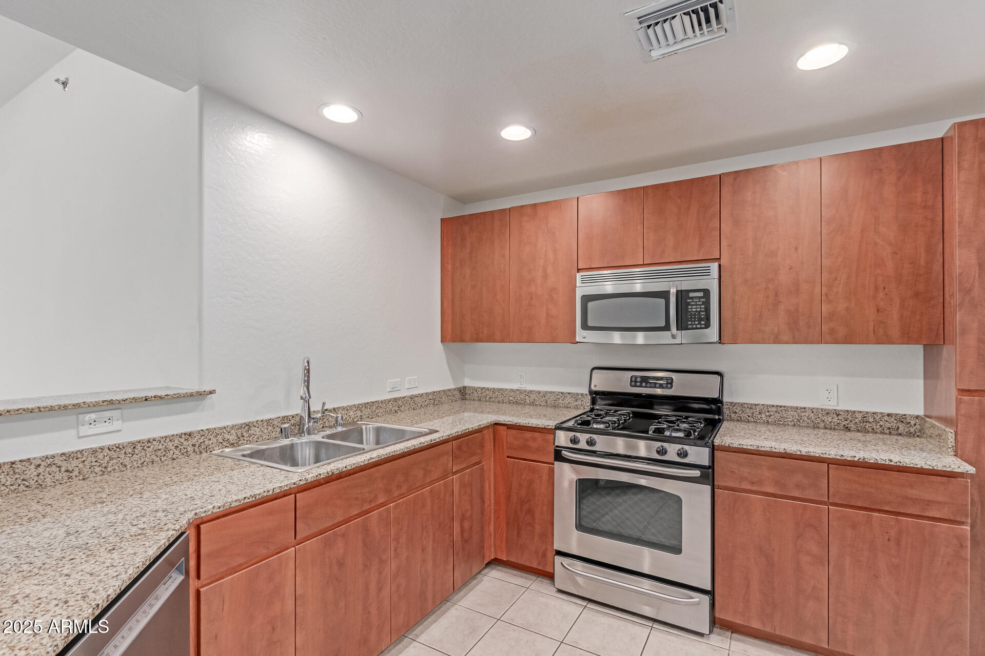 16 W Encanto Boulevard 26