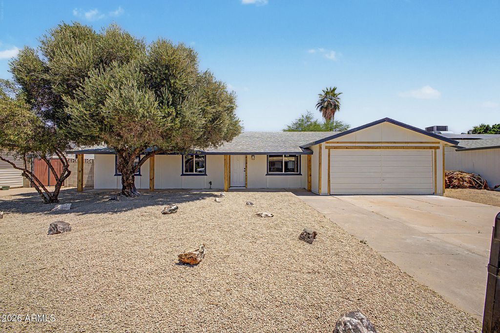 Photo of 13615 N 18th Drive, Phoenix, AZ 85029 (MLS # 7026124)