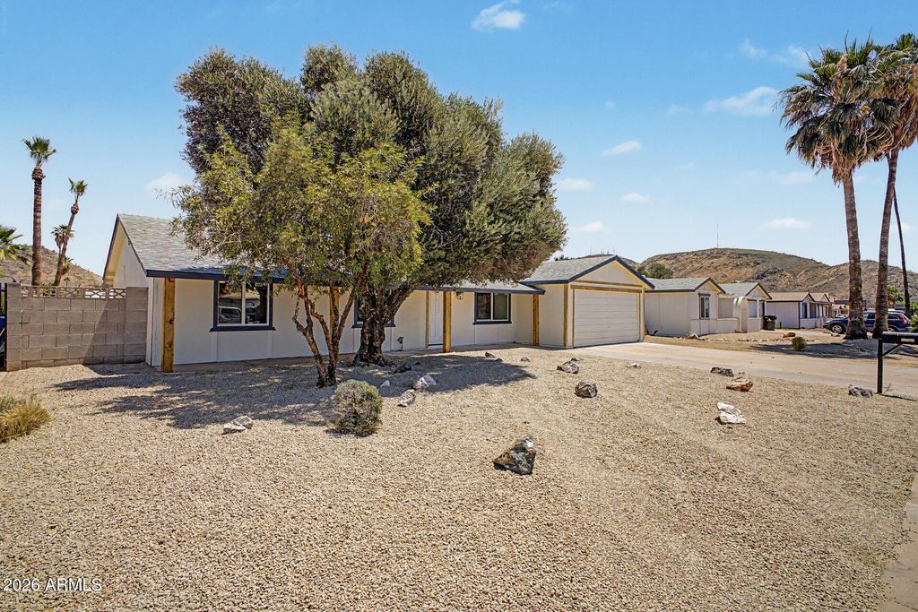 Photo of 13615 N 18th Drive, Phoenix, AZ 85029 (MLS # 7026124)