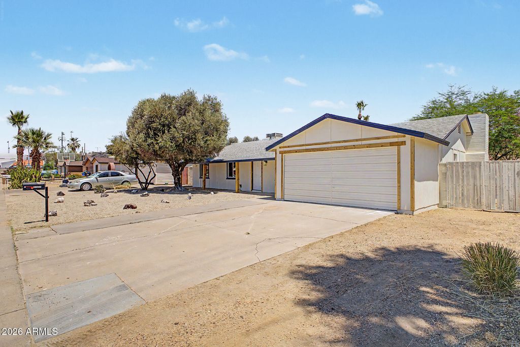 Photo of 13615 N 18th Drive, Phoenix, AZ 85029 (MLS # 7026124)