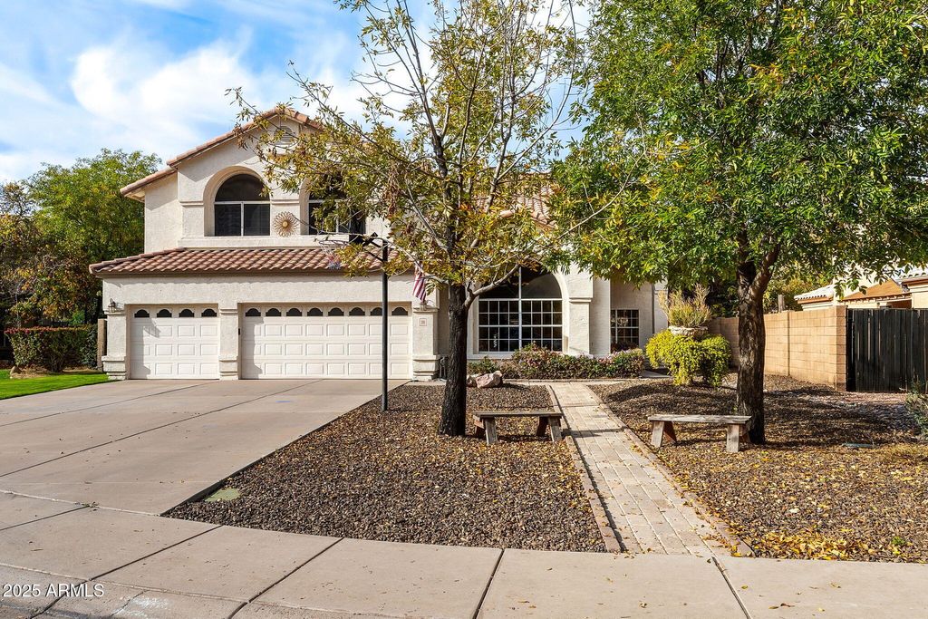 Photo of 310 S Granite Court, Gilbert, AZ 85296 (MLS # 6961526)