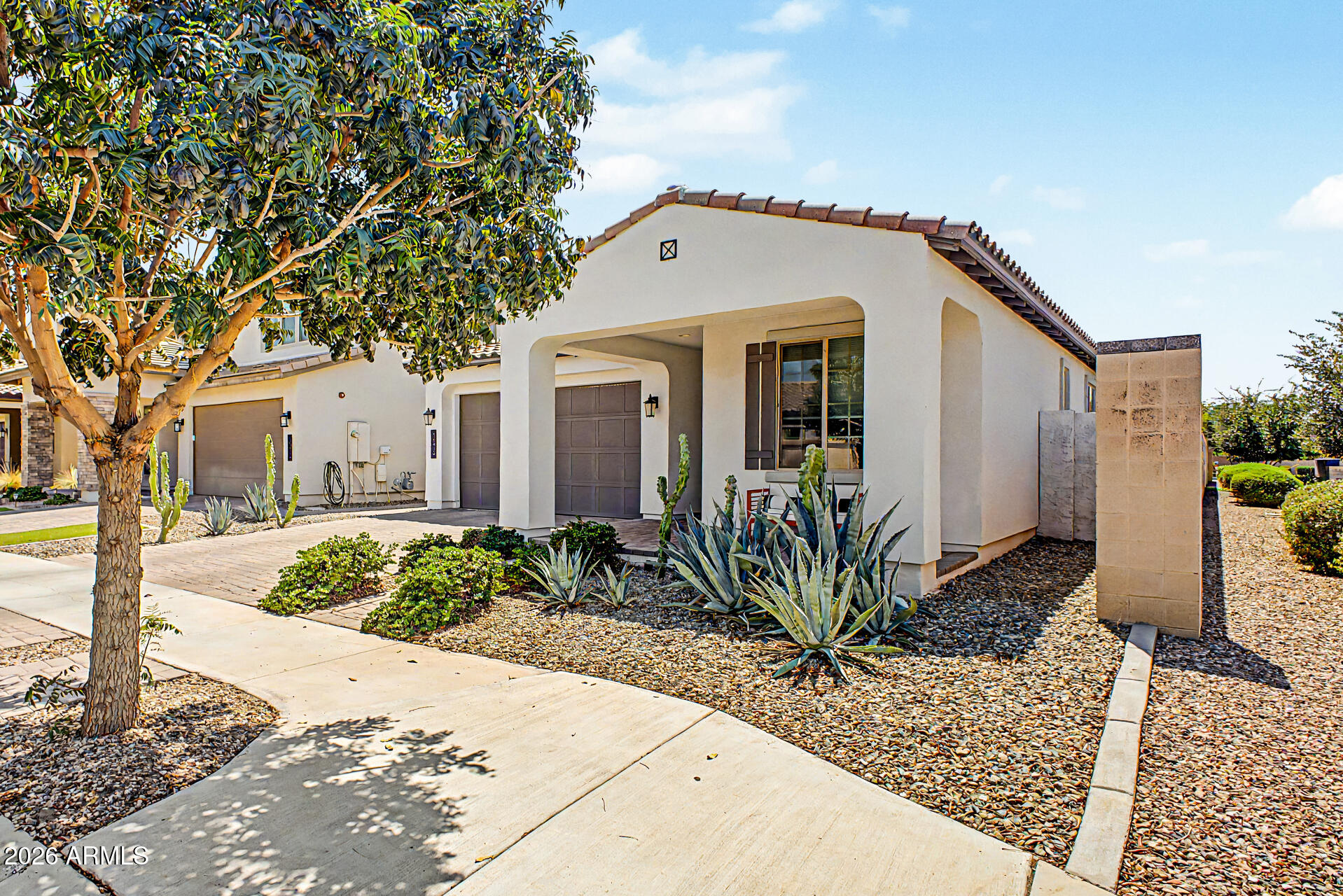 1876 S HUISH Drive