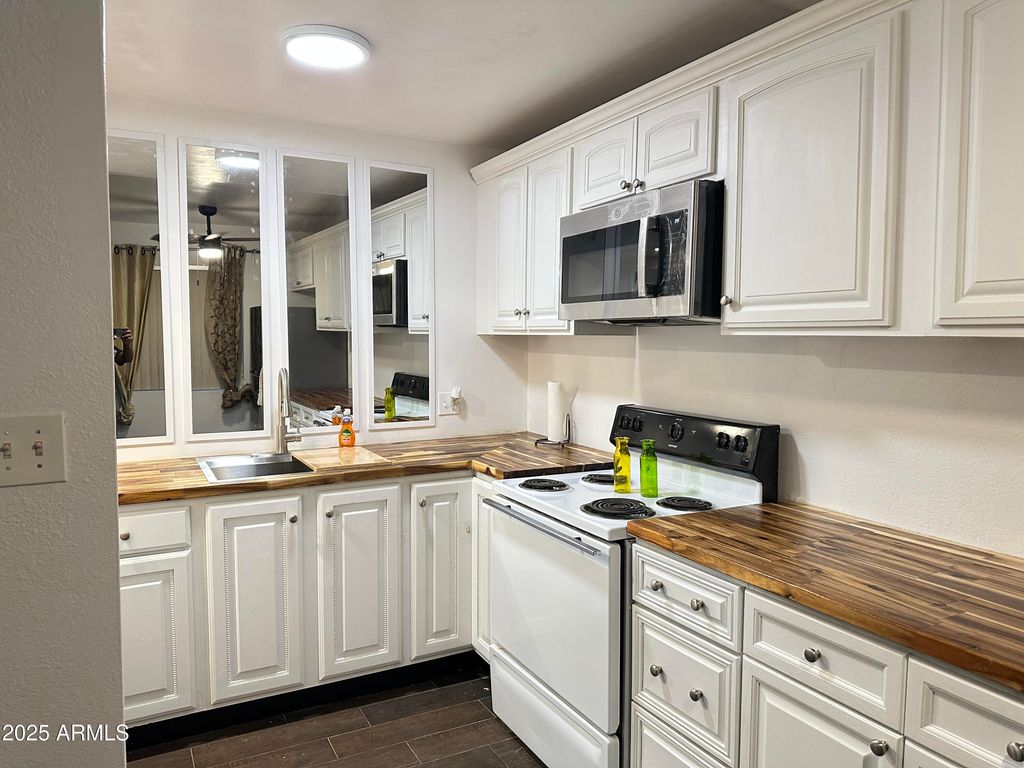 Photo of 700 W University Drive #122, Tempe, AZ 85281 (MLS # 6925964)