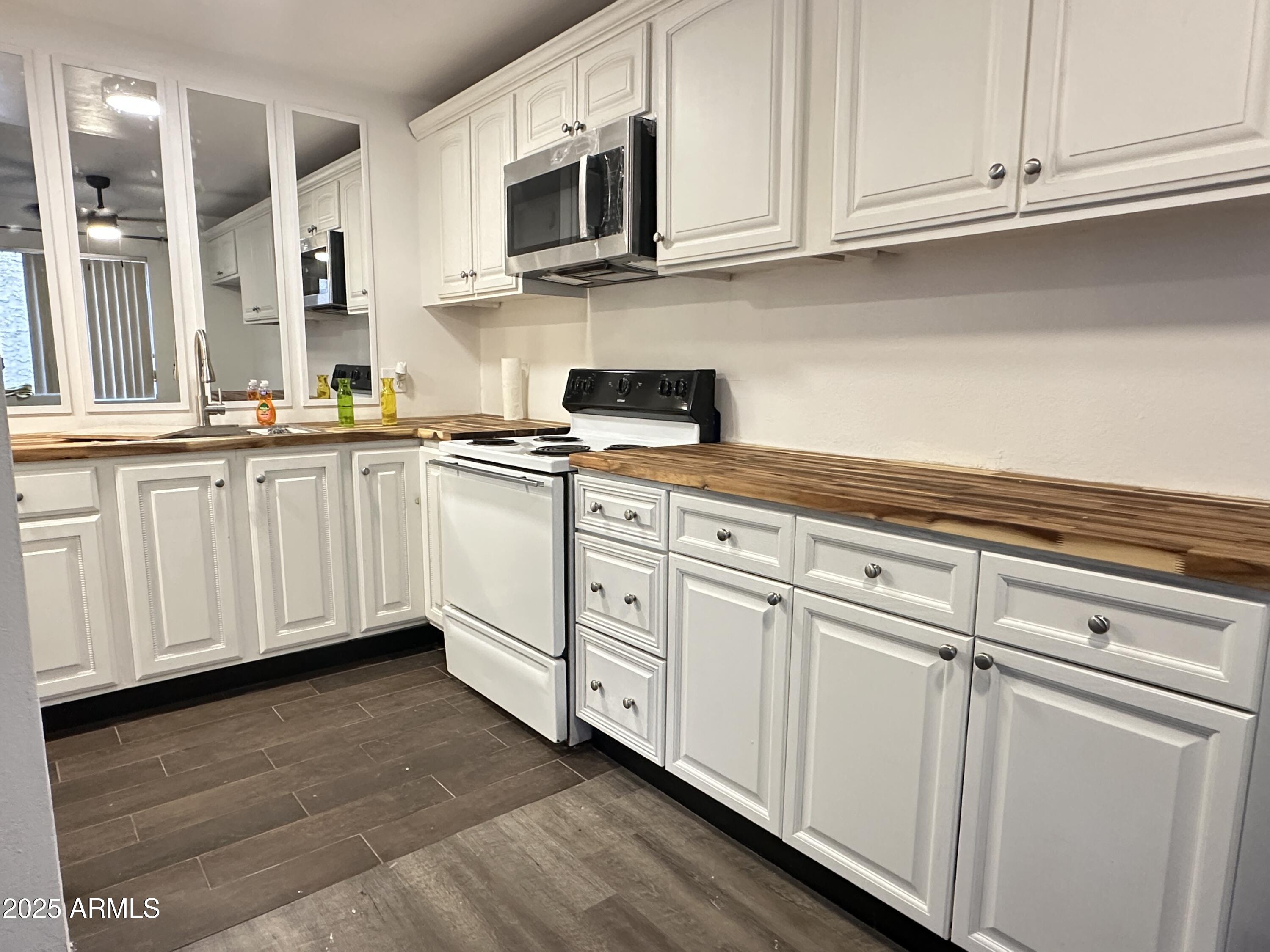 700 W UNIVERSITY Drive 122