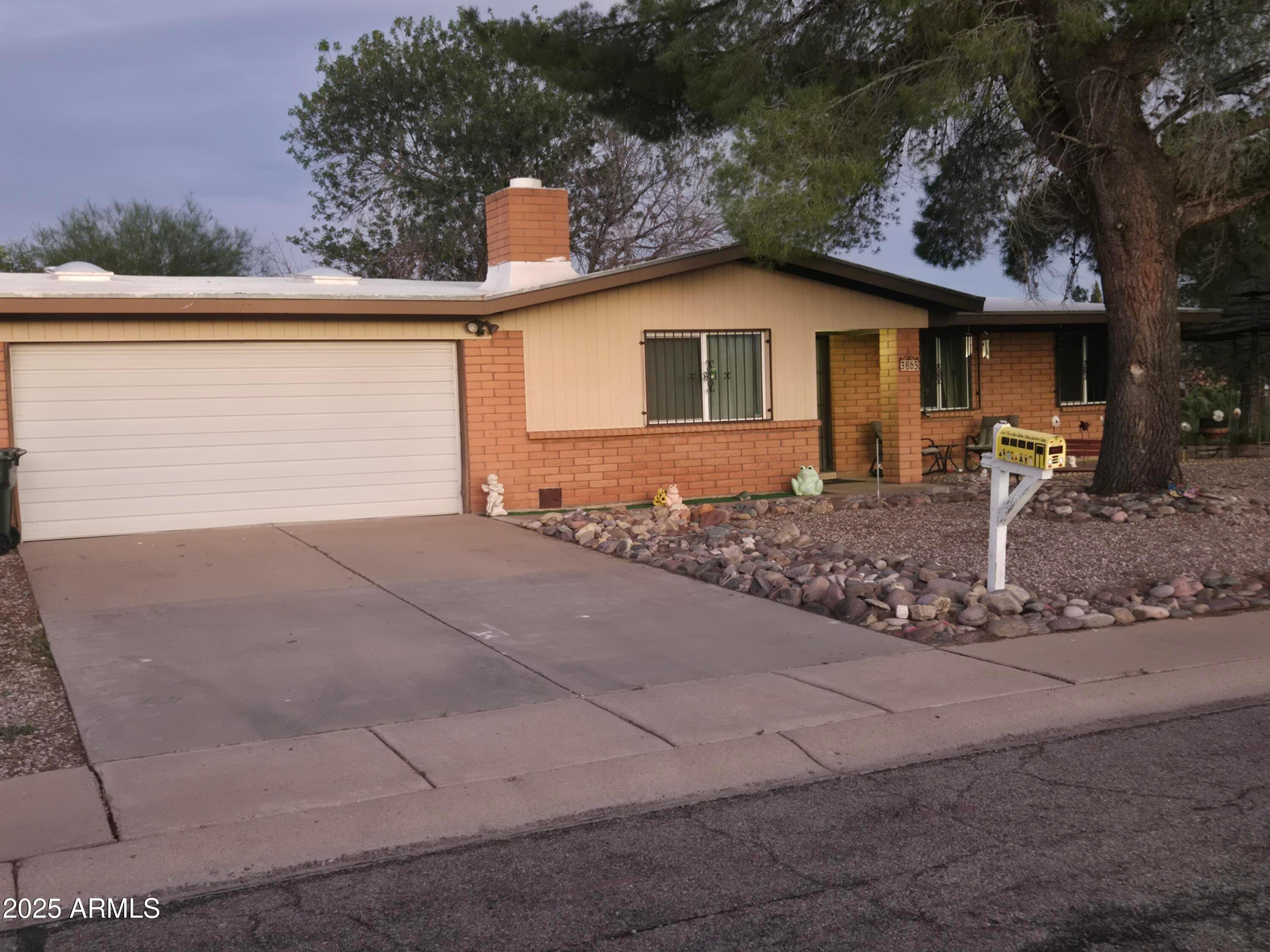 3865 Redwing Place