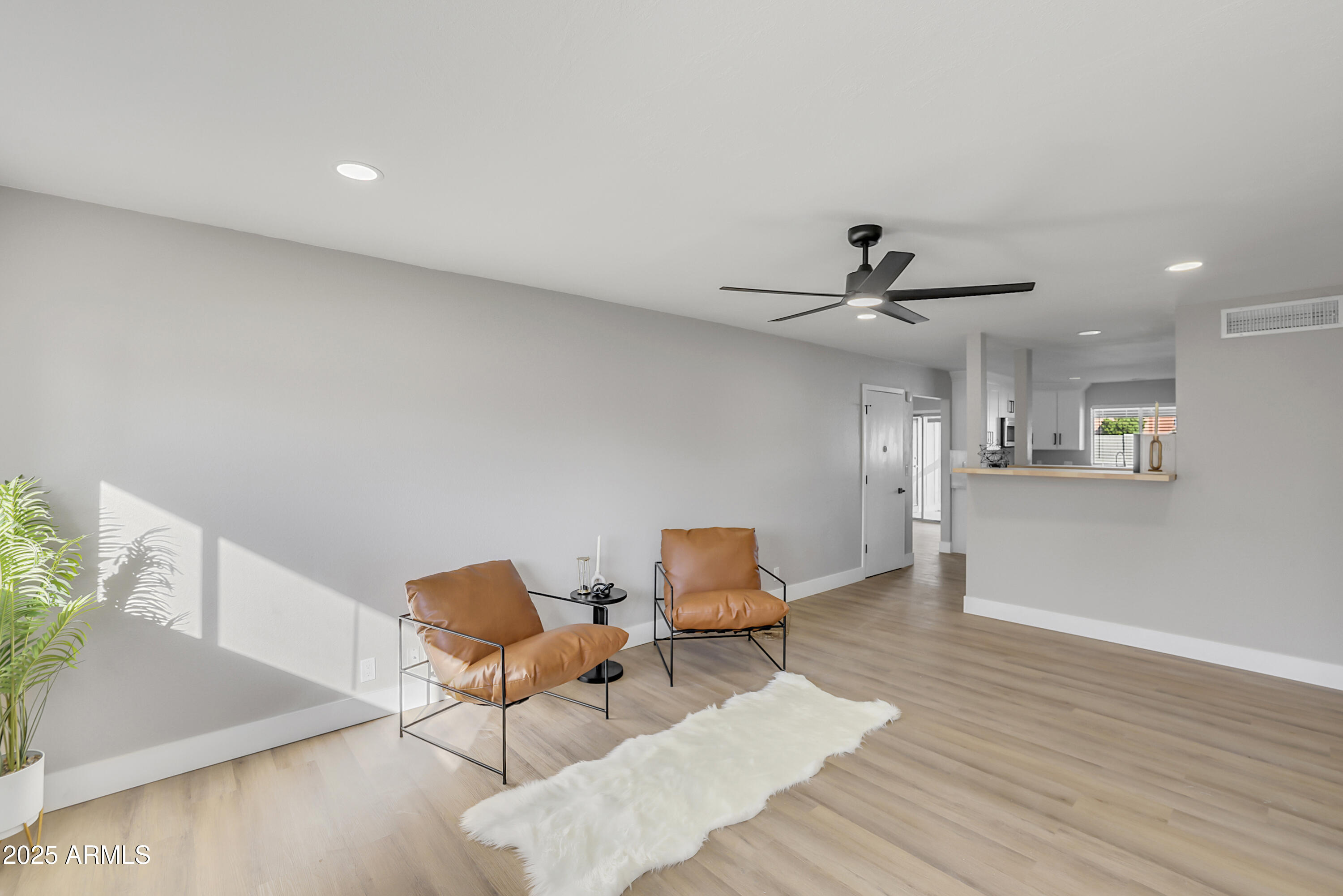 1018 W IVANHOE Street