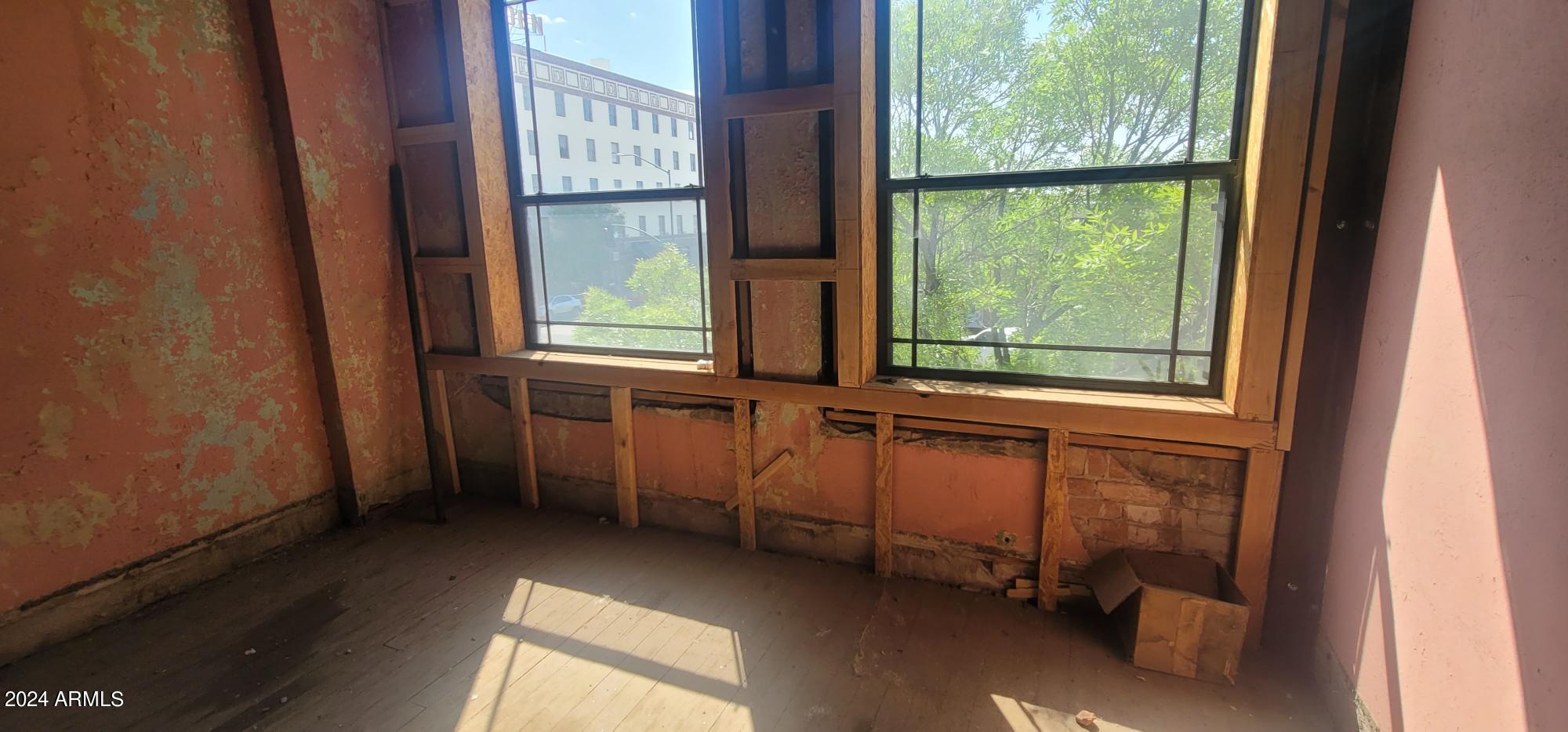 Douglas - Commercial Sale