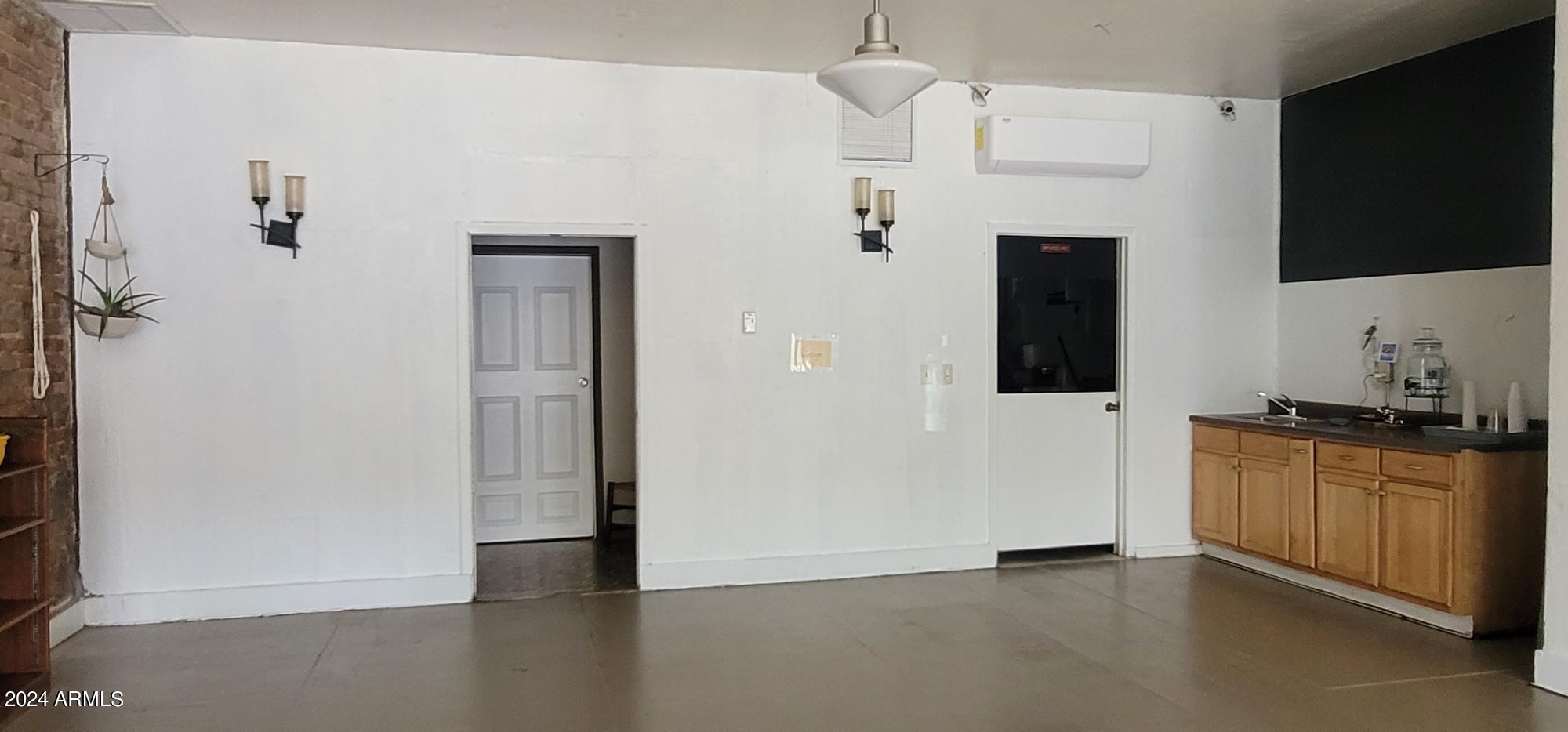 Douglas - Commercial Sale