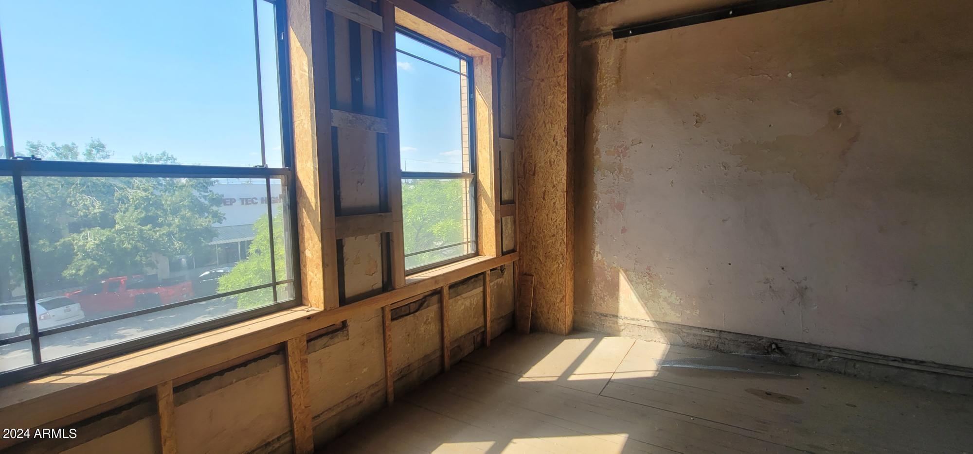 Douglas - Commercial Sale