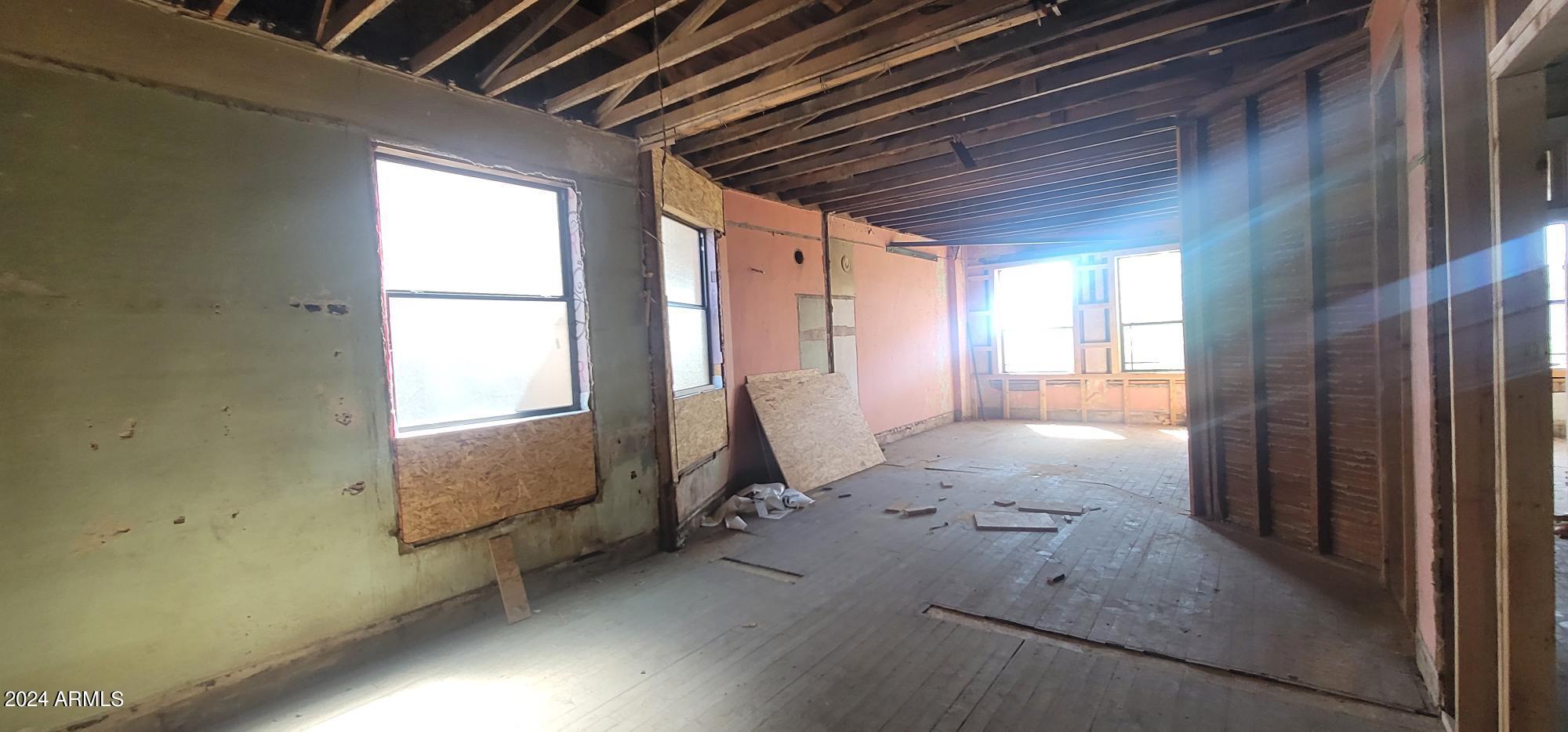 Douglas - Commercial Sale