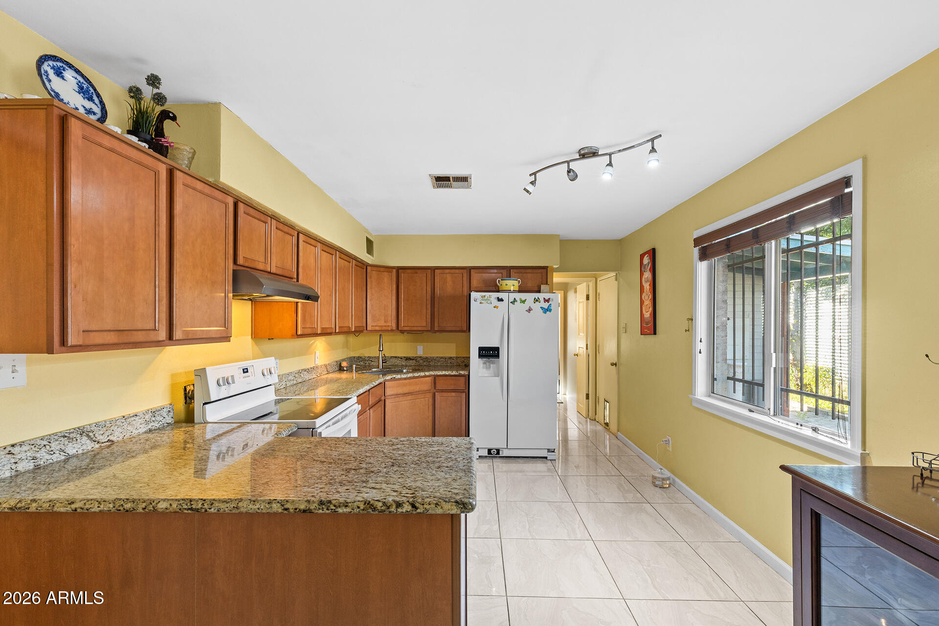 1946 E FAIRMOUNT Avenue