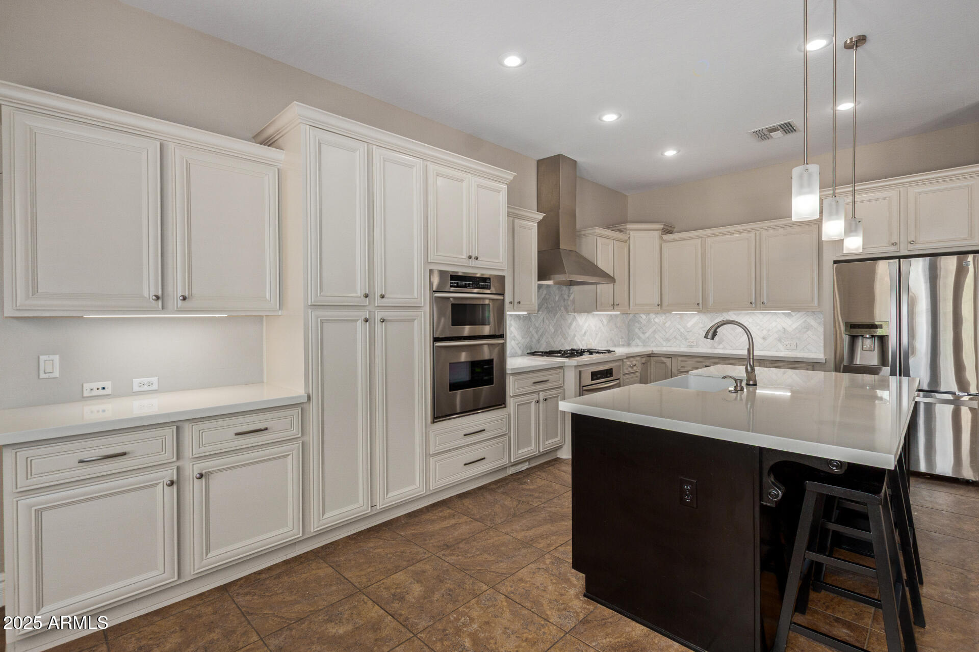 3353 E NOLAN Drive