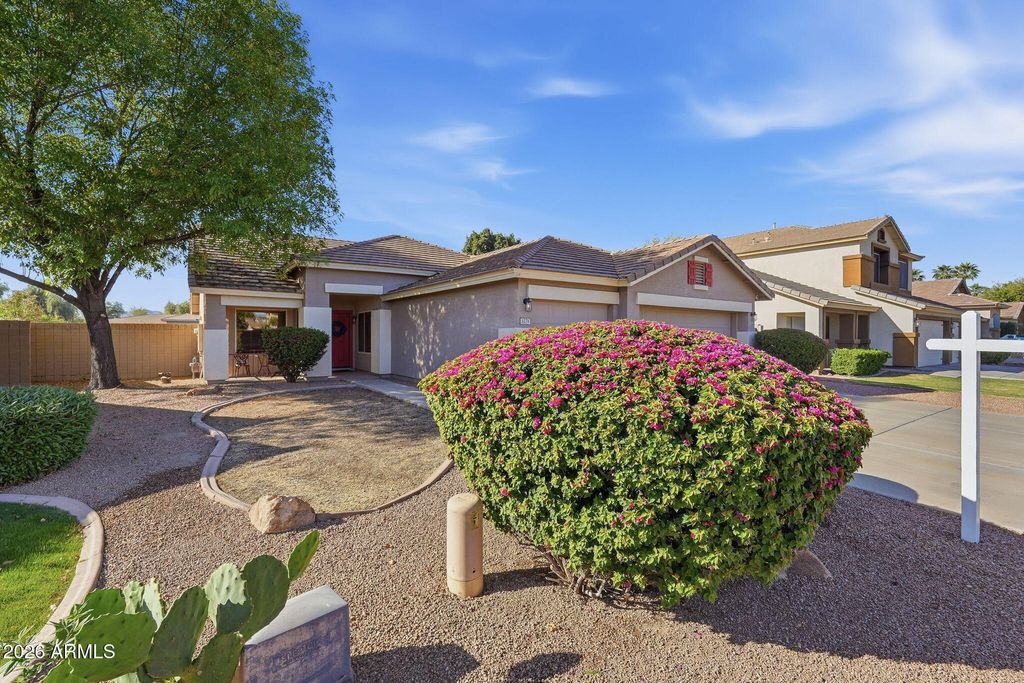 Photo of 3271 E Santa Fe Lane, Gilbert, AZ 85297 (MLS # 6993091)
