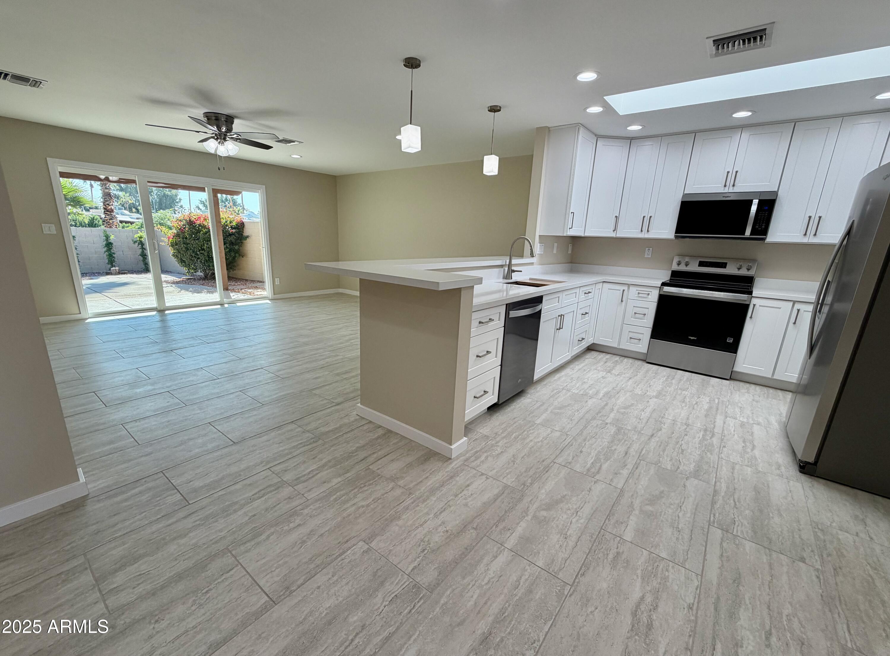 2535 E BLUEFIELD Avenue