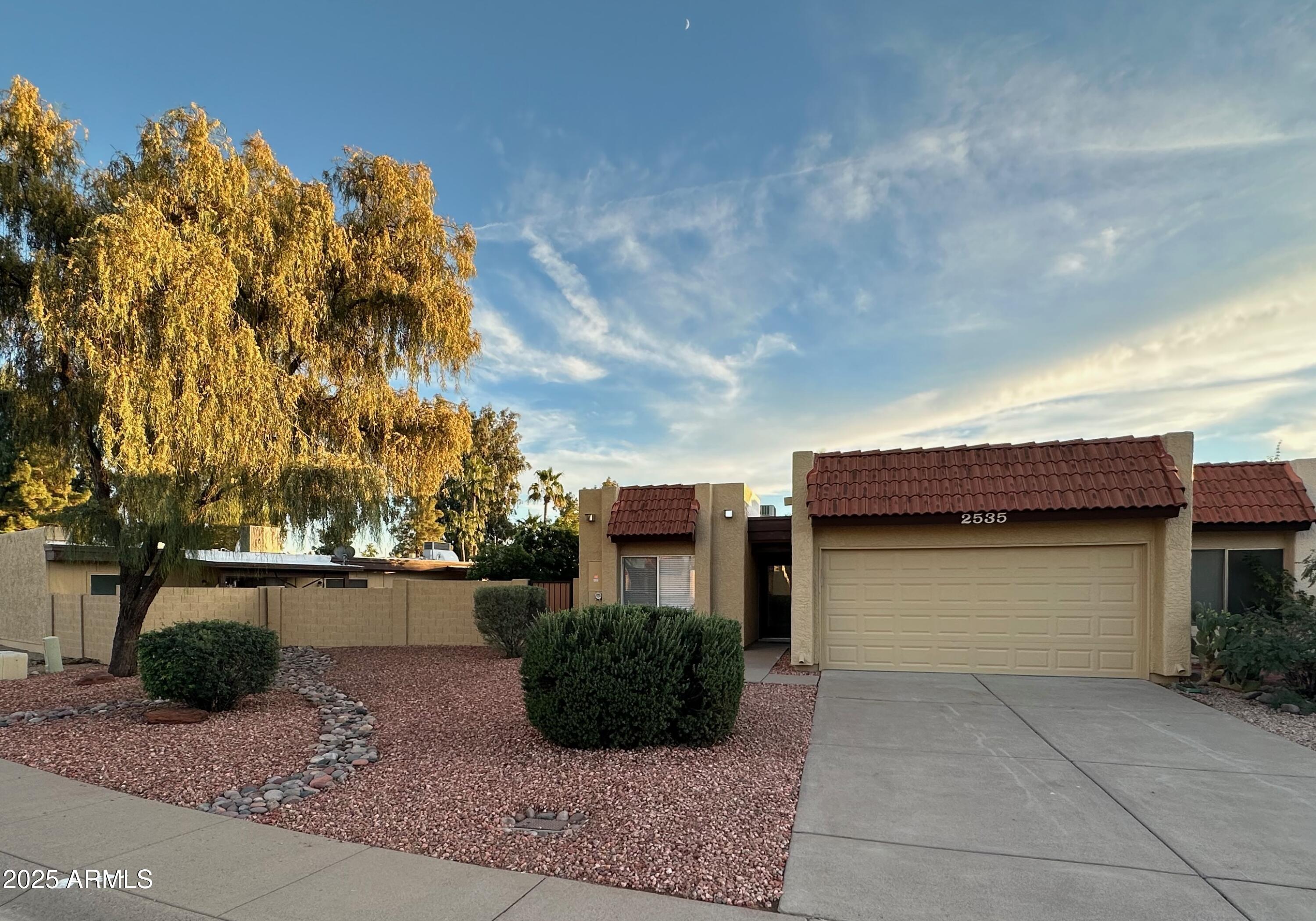 2535 E BLUEFIELD Avenue