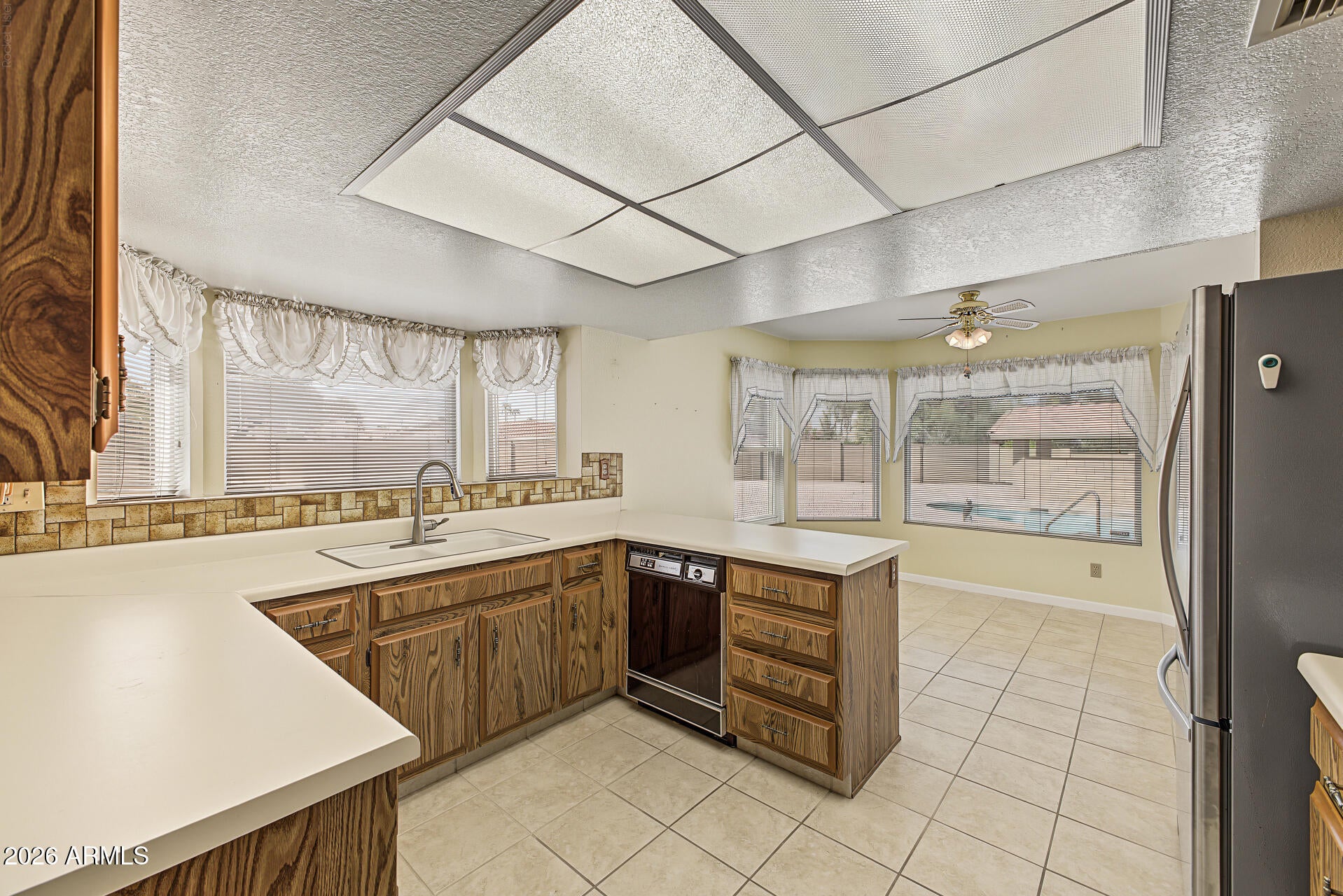 2336 W HIGHLAND Court