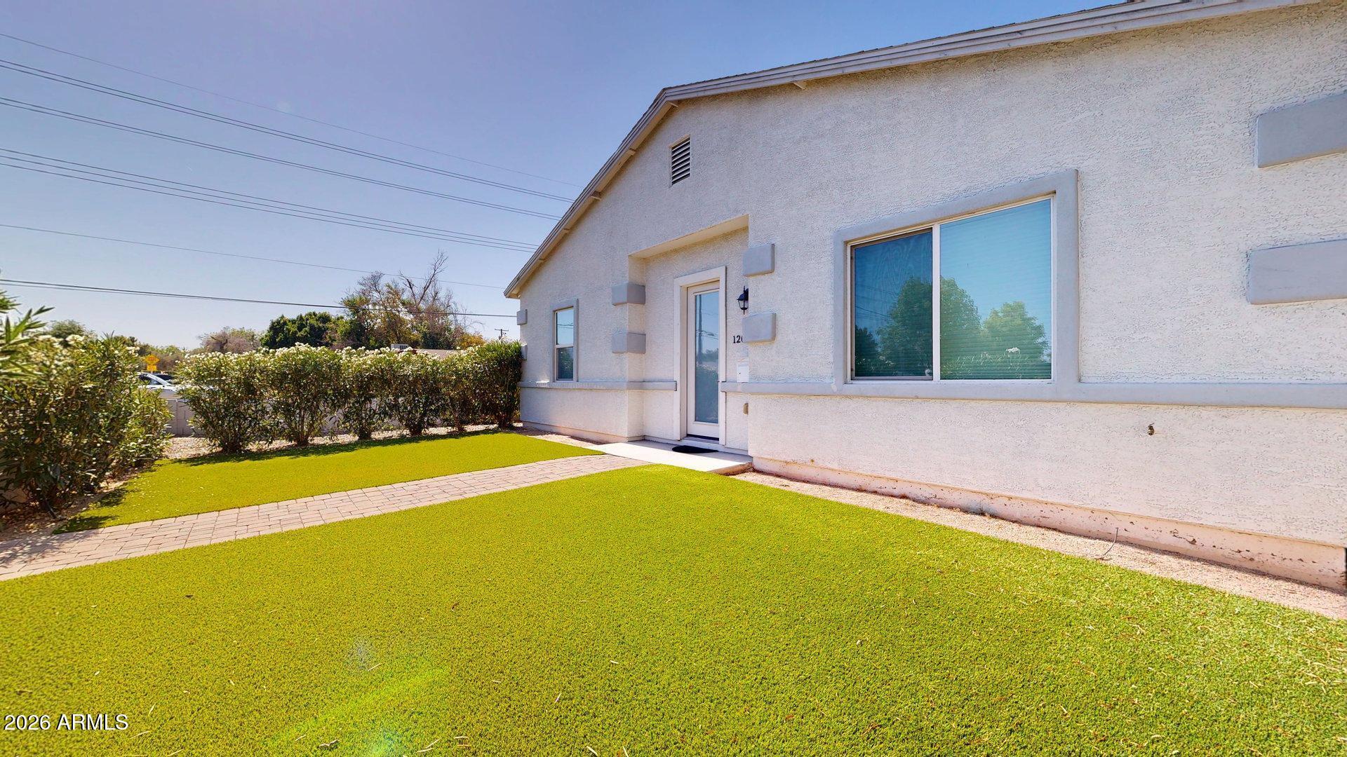 1202 E COLTER Street