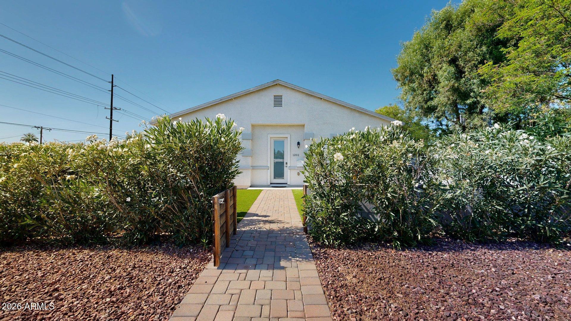 1202 E COLTER Street