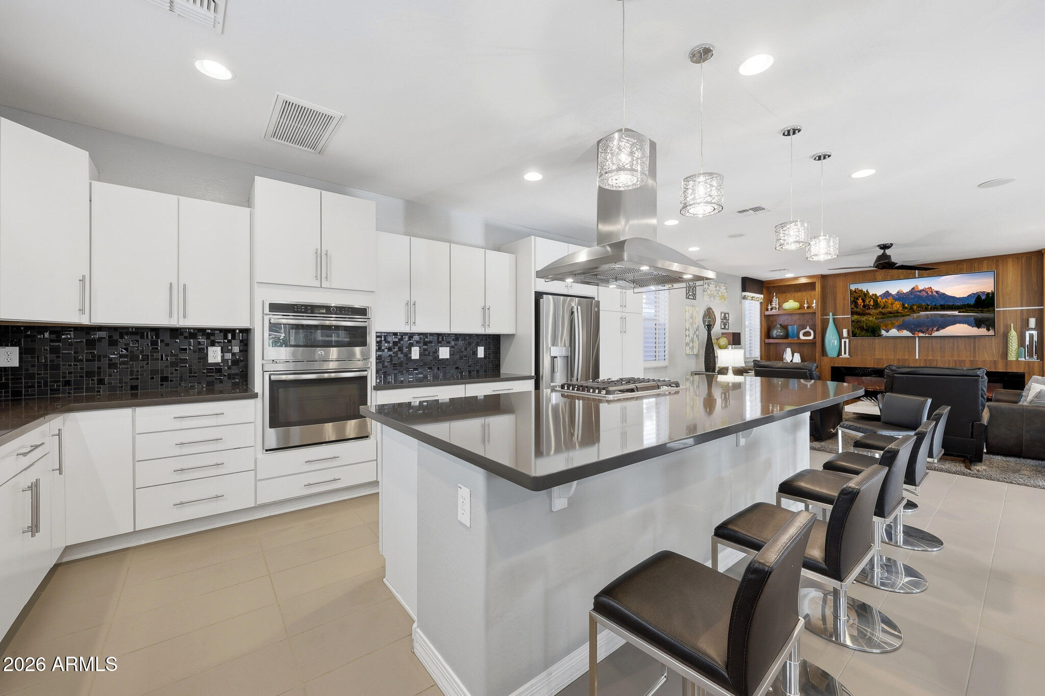 15994 W SHAW BUTTE Drive