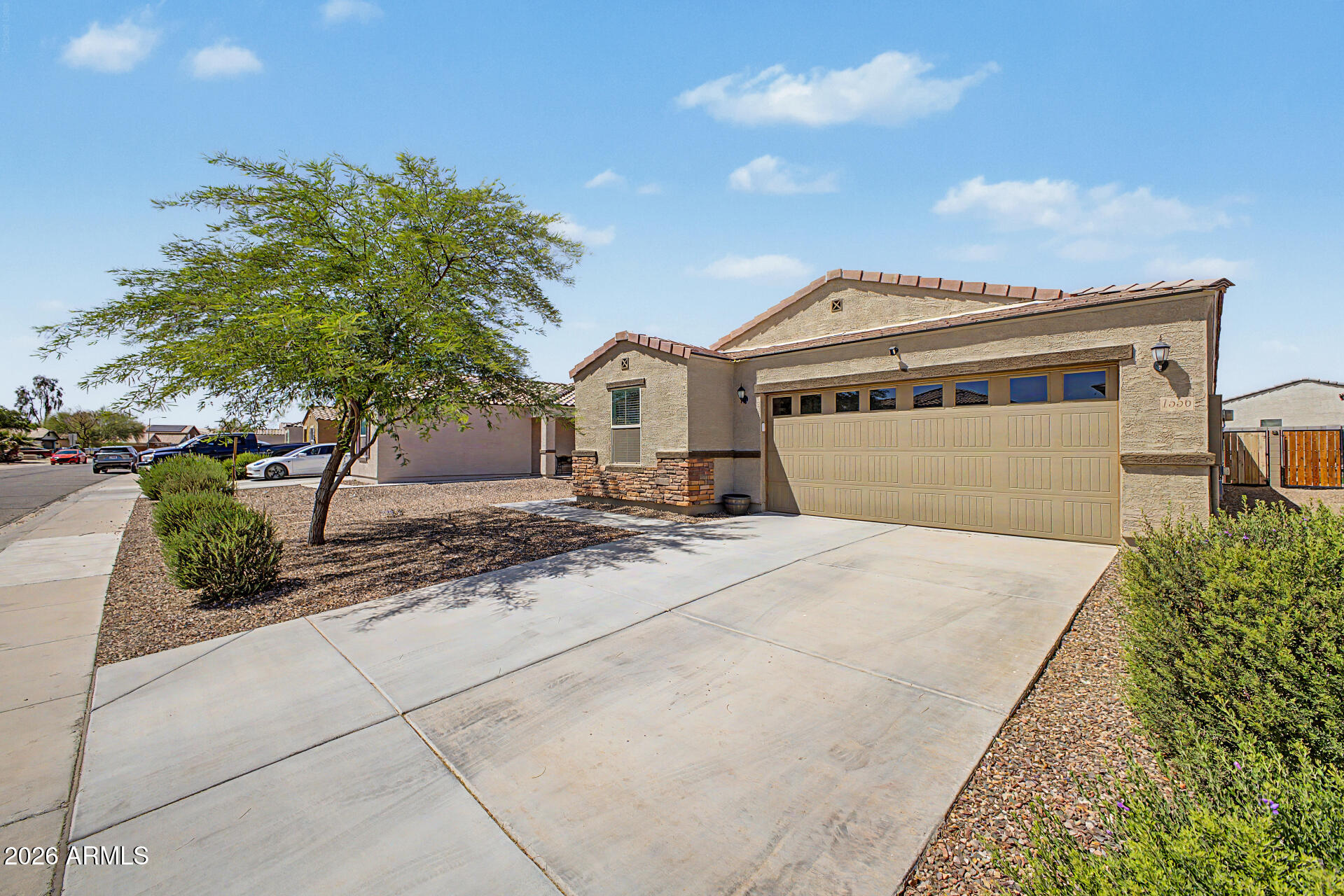 1556 W CENTRAL Avenue