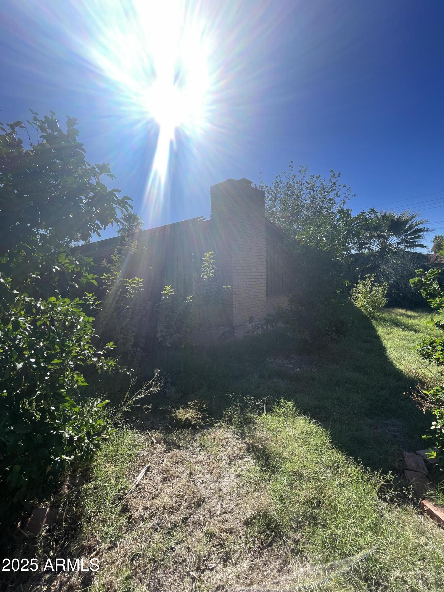 2245 W HAYWARD Avenue