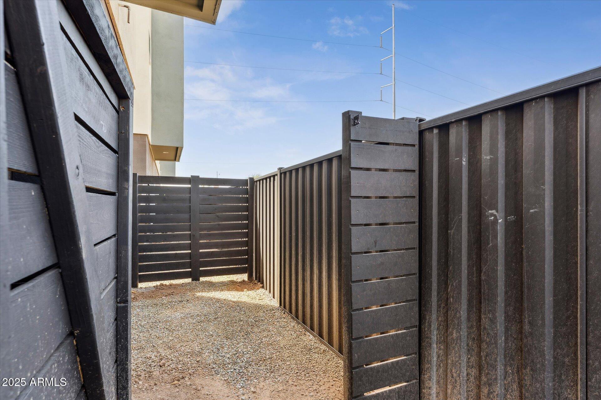 1725 W SHERMAN Street C