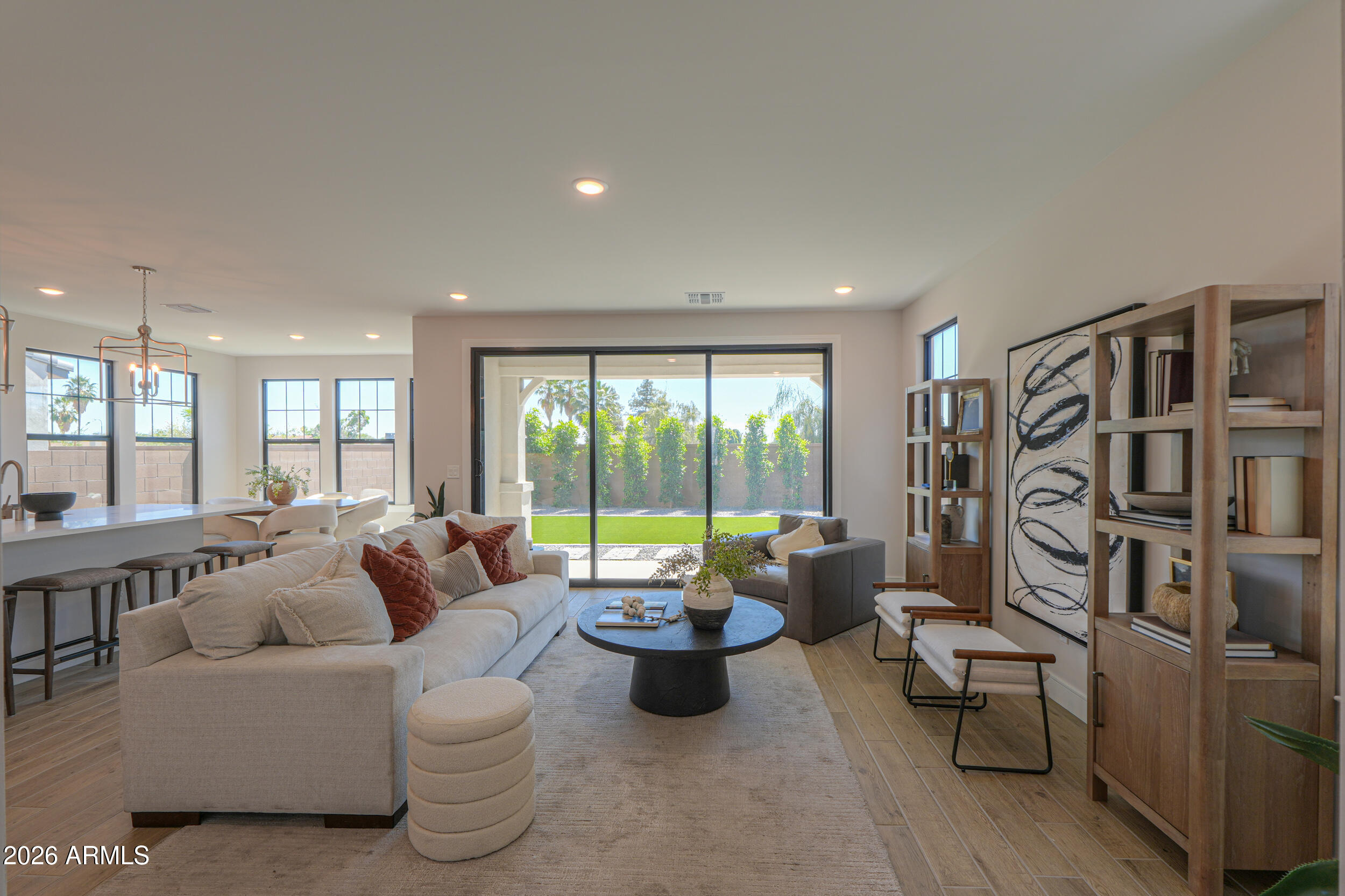 2431 W LOS ARBOLES Place