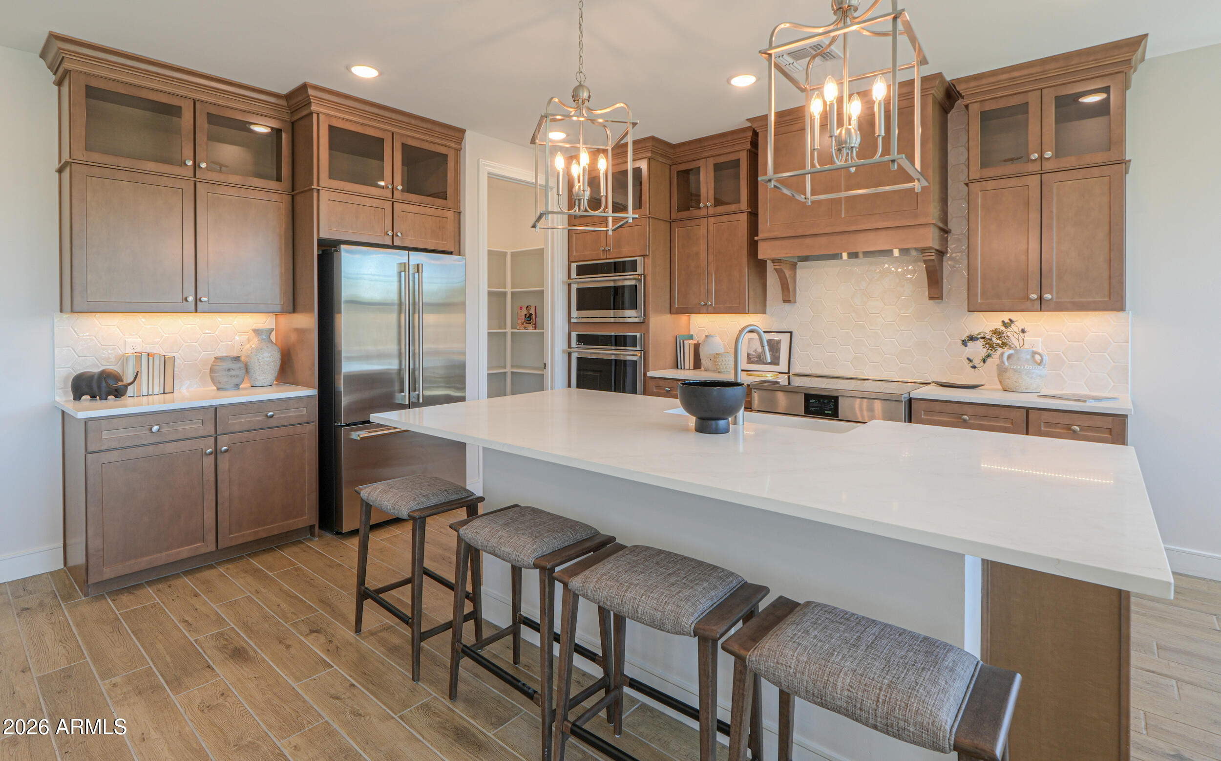 2431 W LOS ARBOLES Place