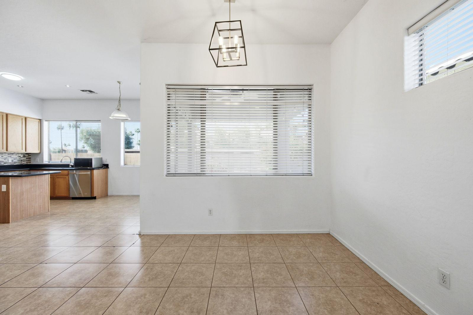 906 E Sheffield Avenue