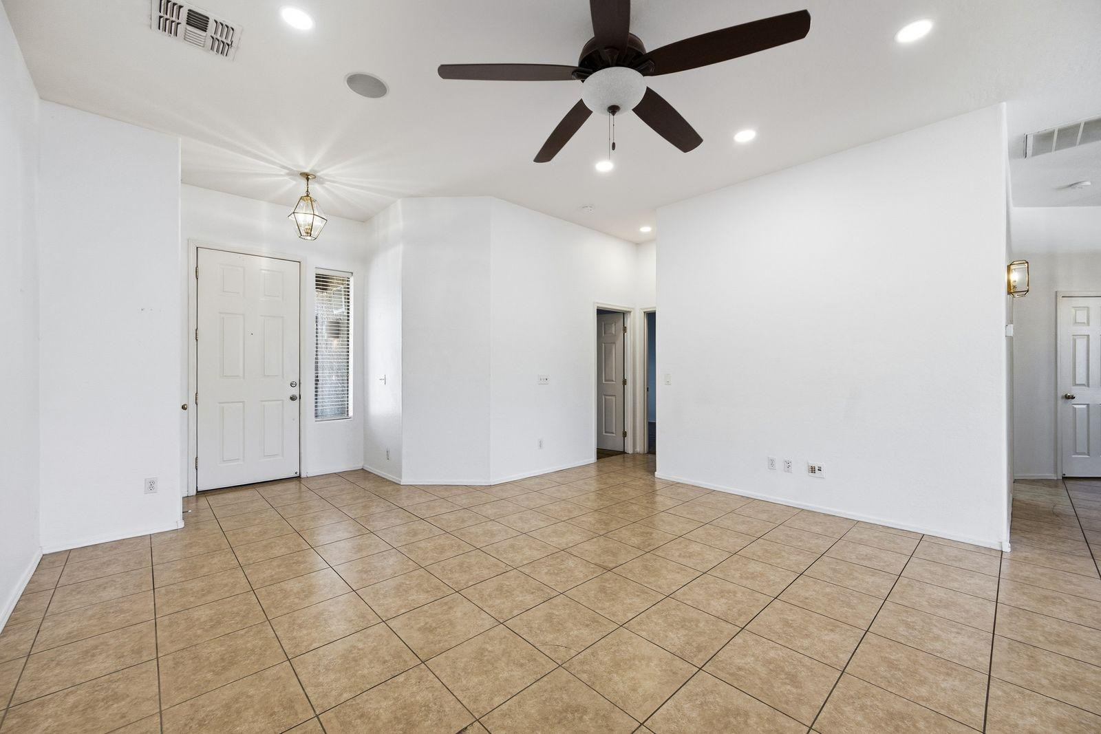 906 E Sheffield Avenue