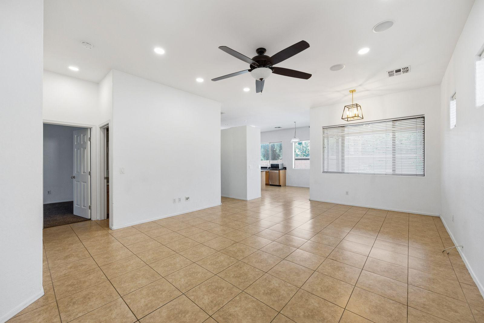 906 E Sheffield Avenue