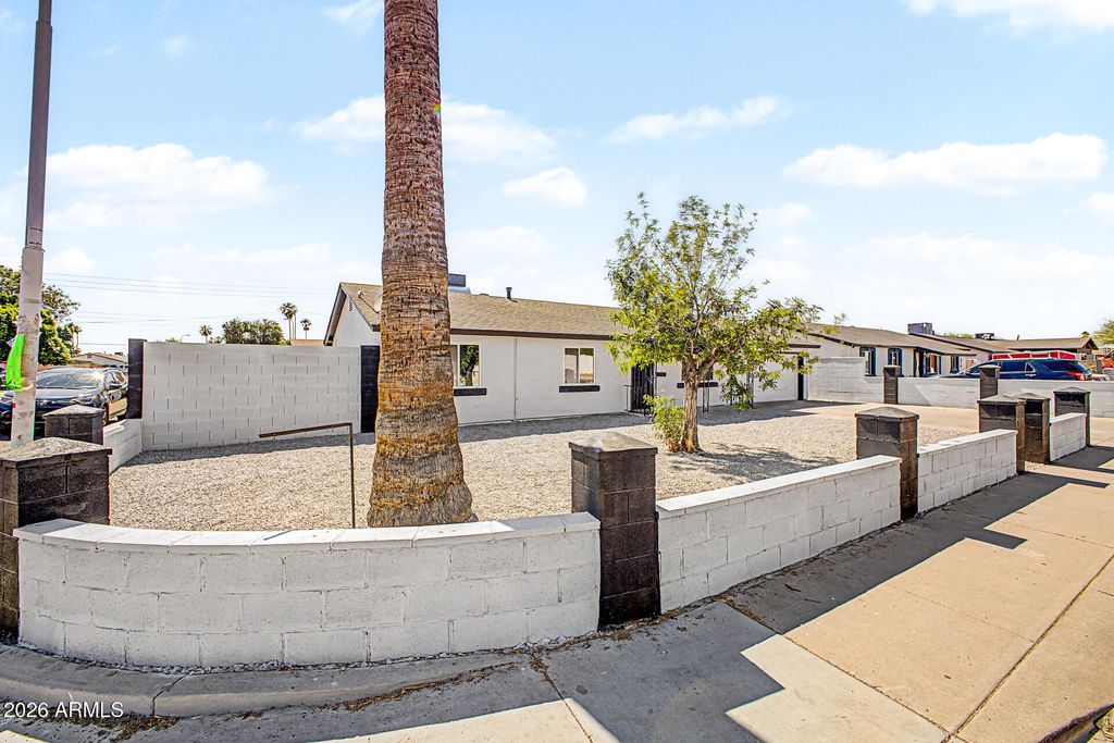 Photo of 1802 N 58th Drive, Phoenix, AZ 85035 (MLS # 7042219)