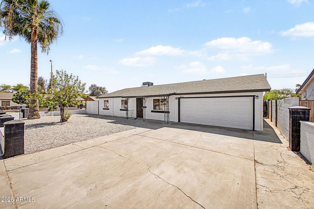 Photo of 1802 N 58th Drive, Phoenix, AZ 85035 (MLS # 7042219)