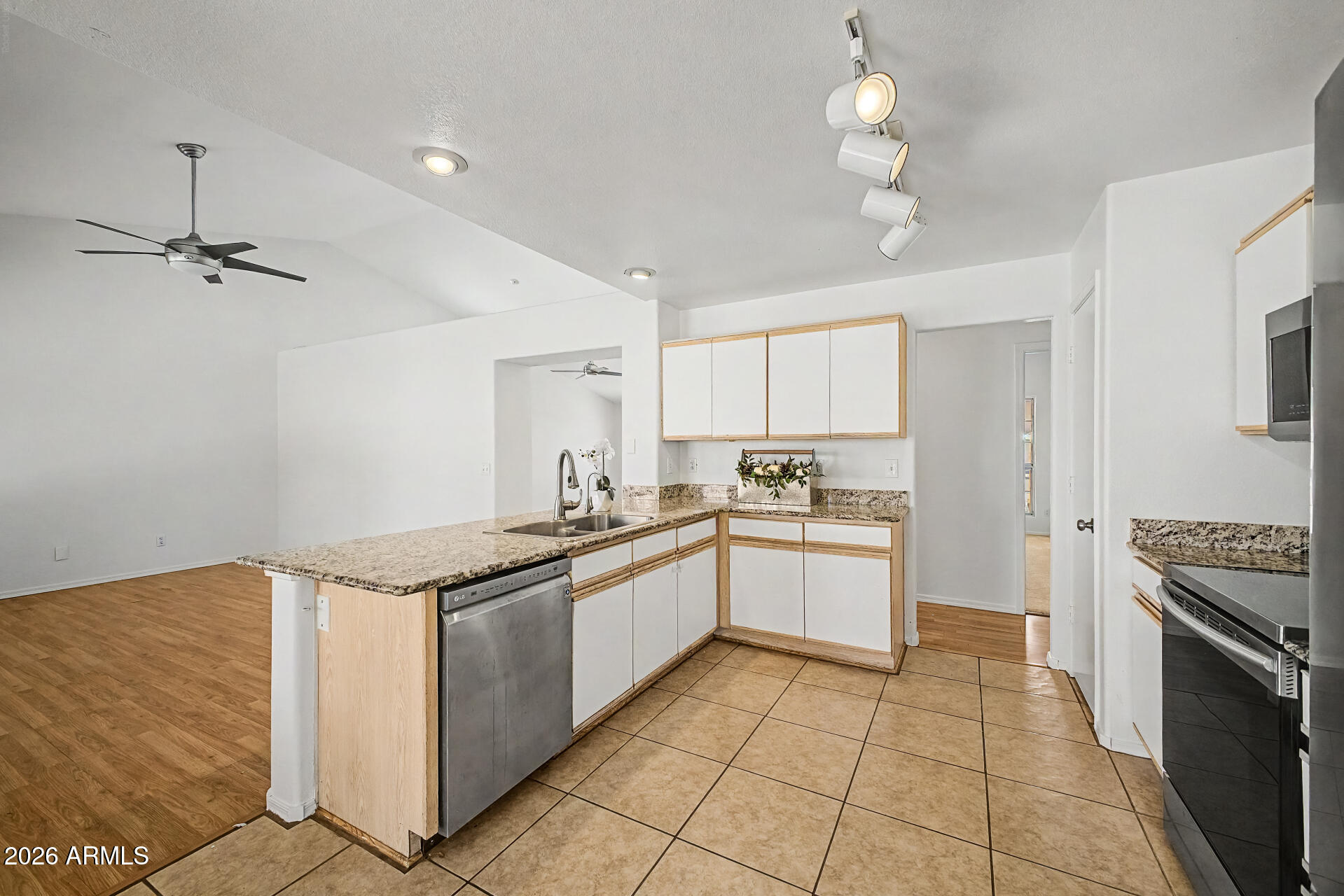 CAMELOT GOLF CLUB ESTATES UNIT 4 PHASE 1 - Residential