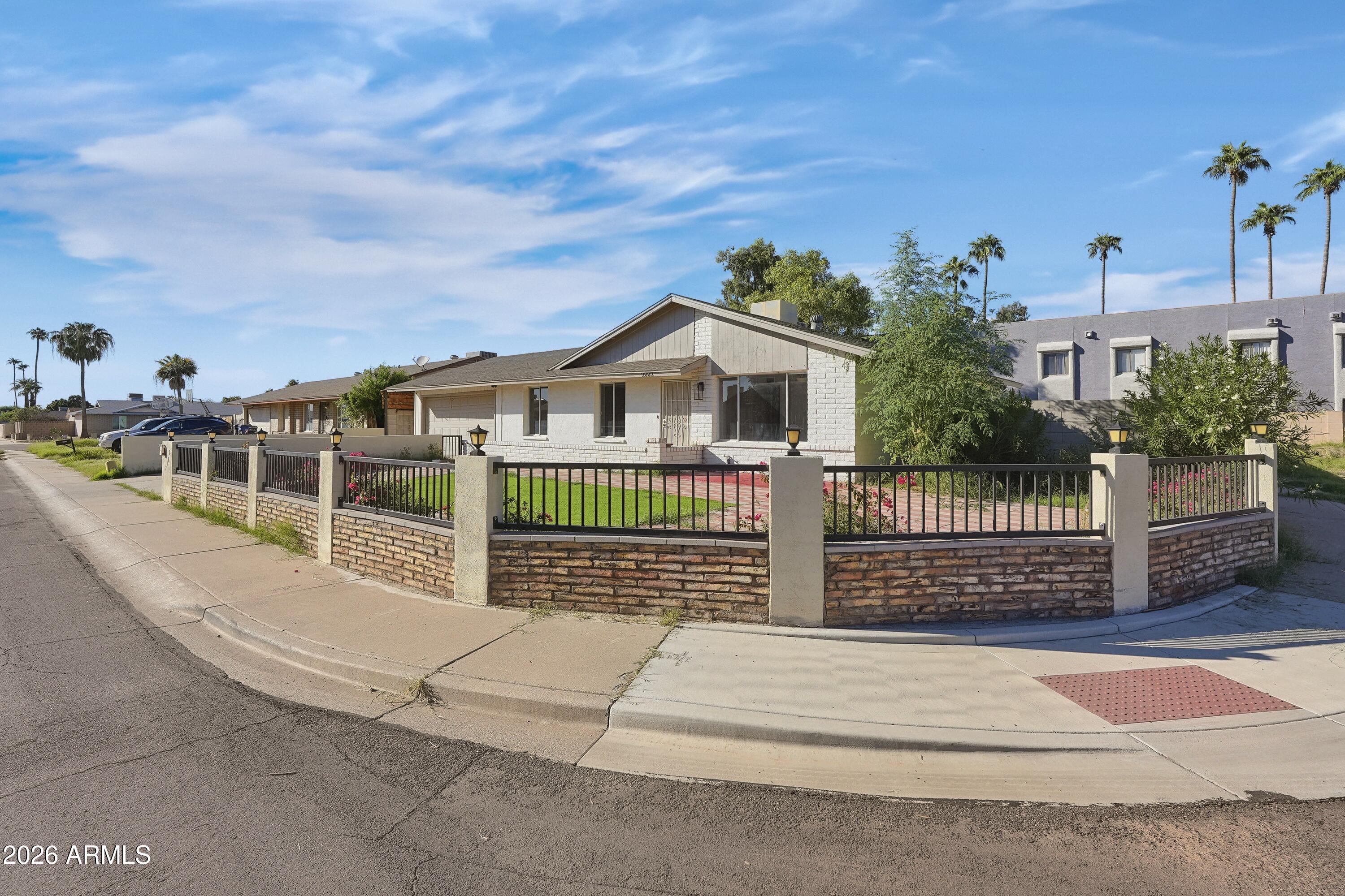 2002 W BLUEFIELD Avenue