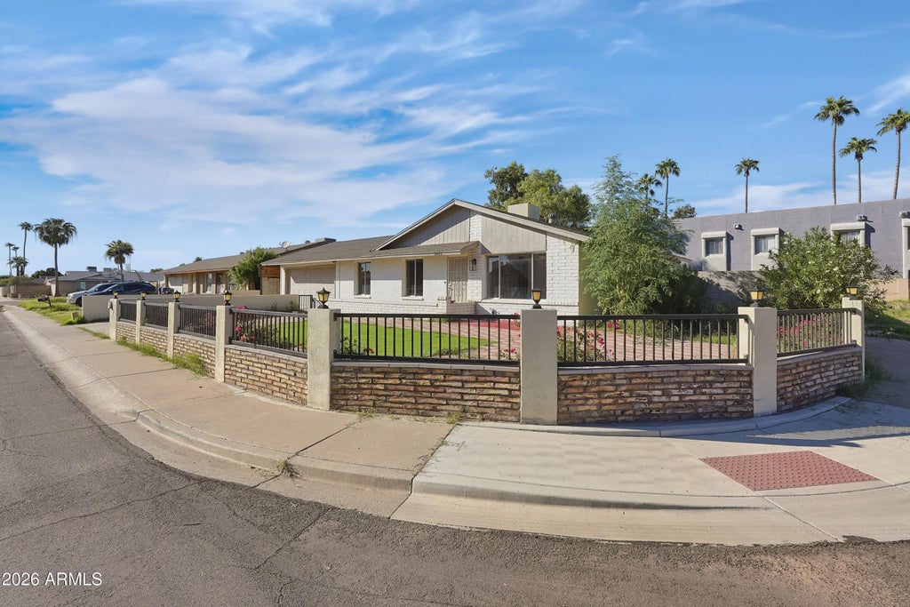 Photo of 2002 W Bluefield Avenue, Phoenix, AZ 85023 (MLS # 7094385)
