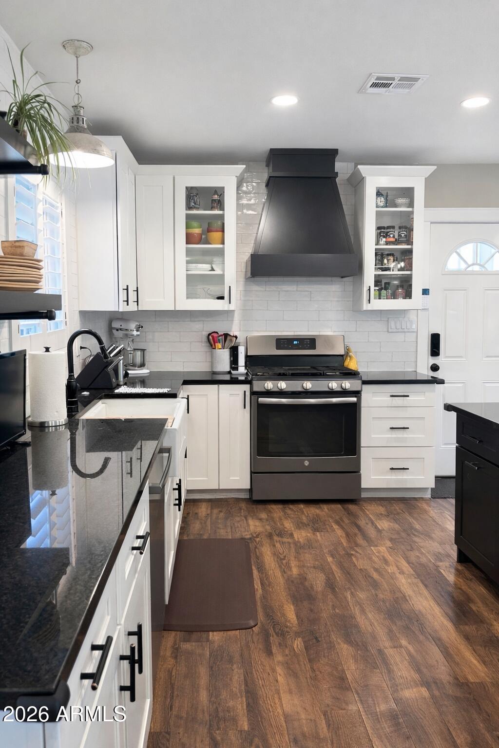 2117 W WINDSOR Avenue