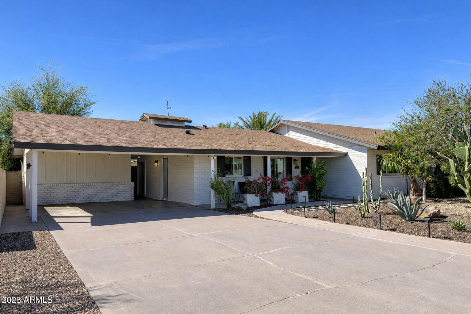 2117 W WINDSOR Avenue