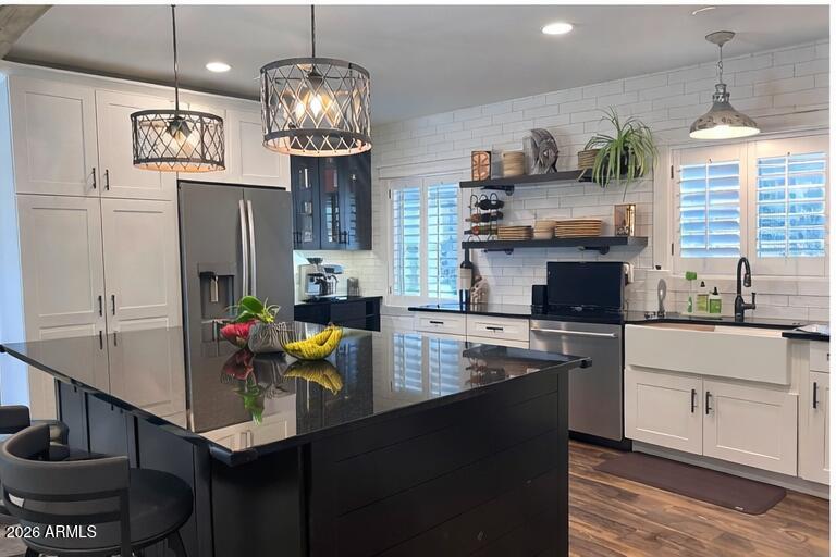 2117 W WINDSOR Avenue