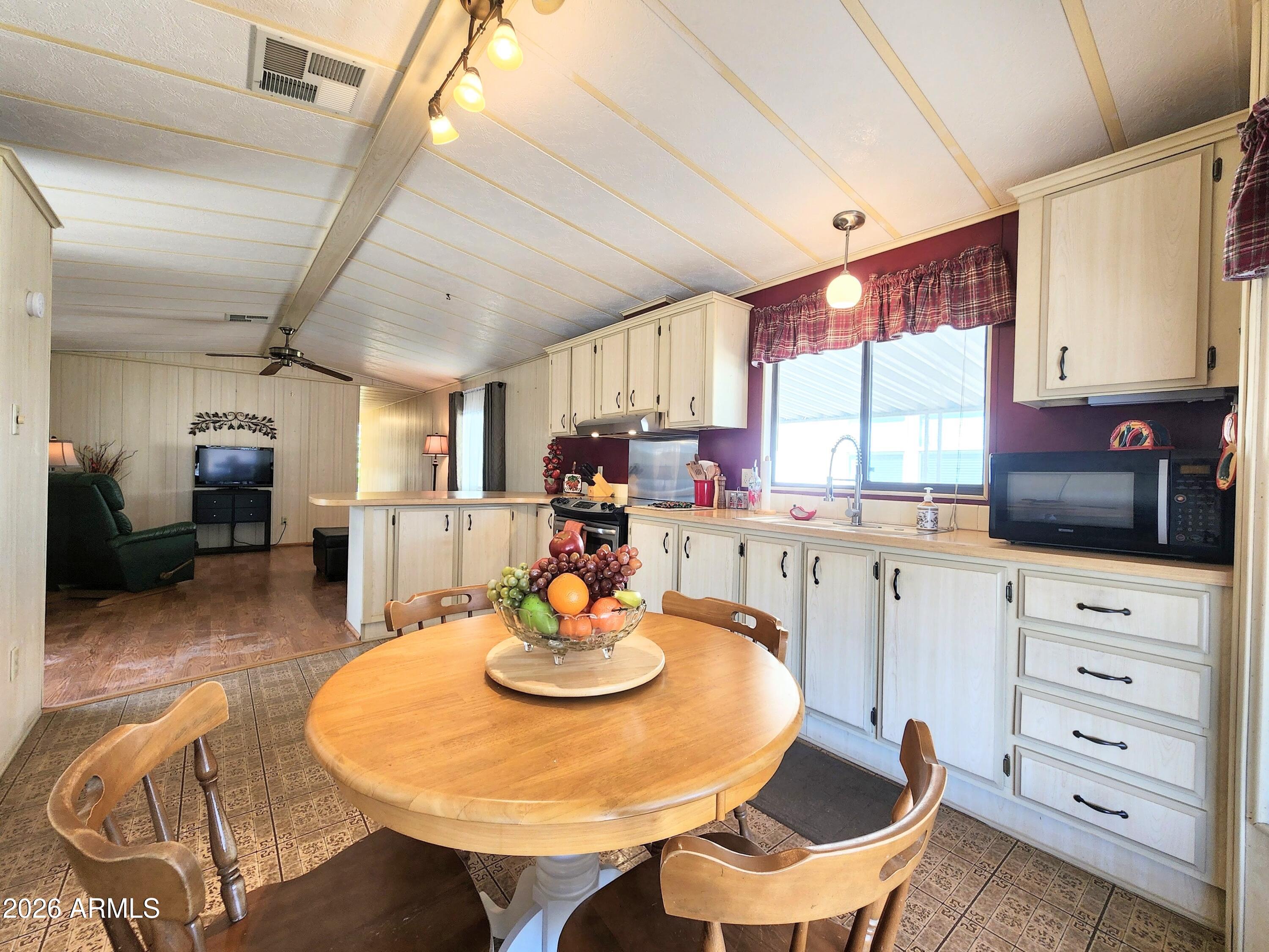 9333 E UNIVERSITY Drive 184