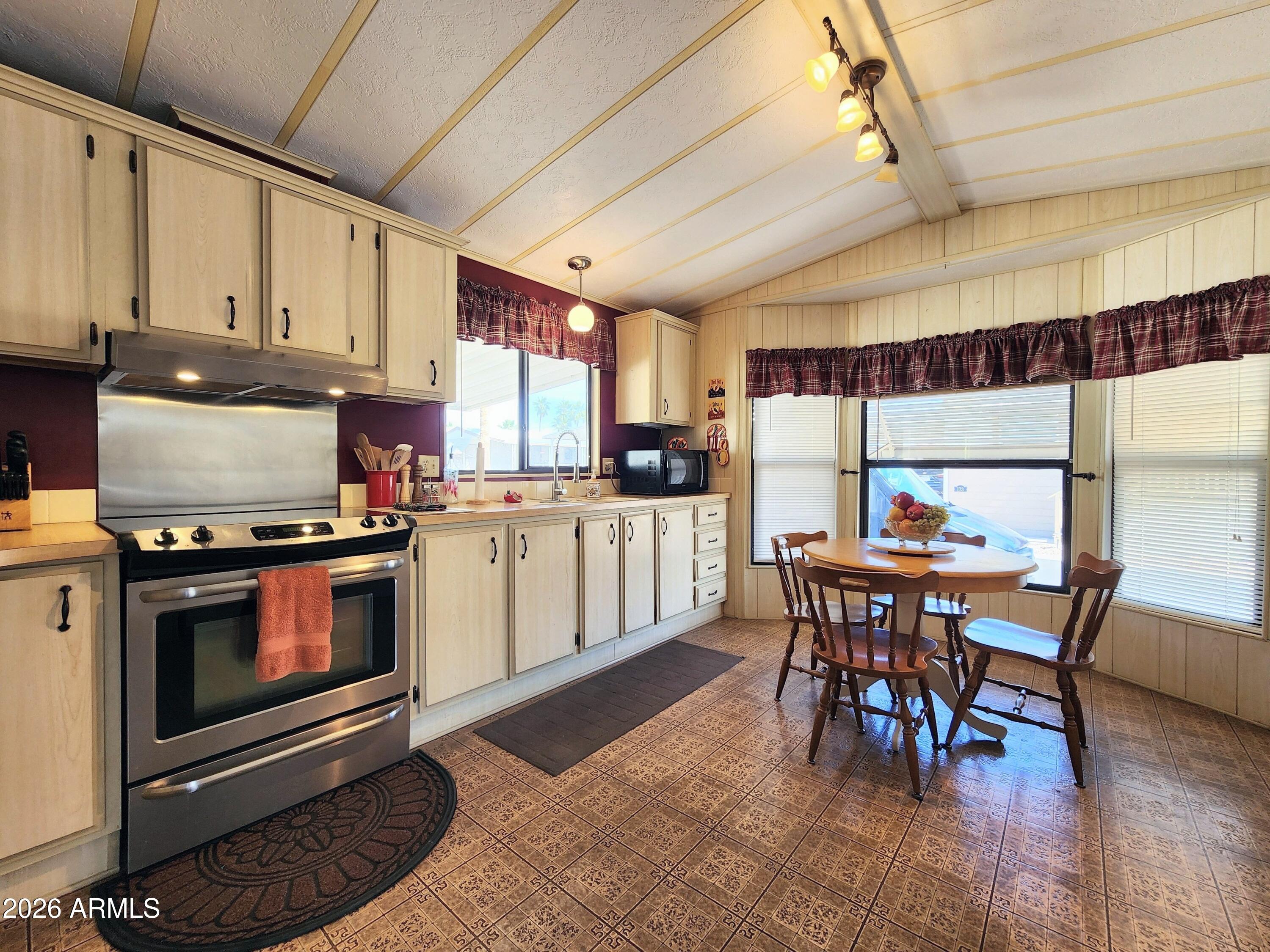 9333 E UNIVERSITY Drive 184