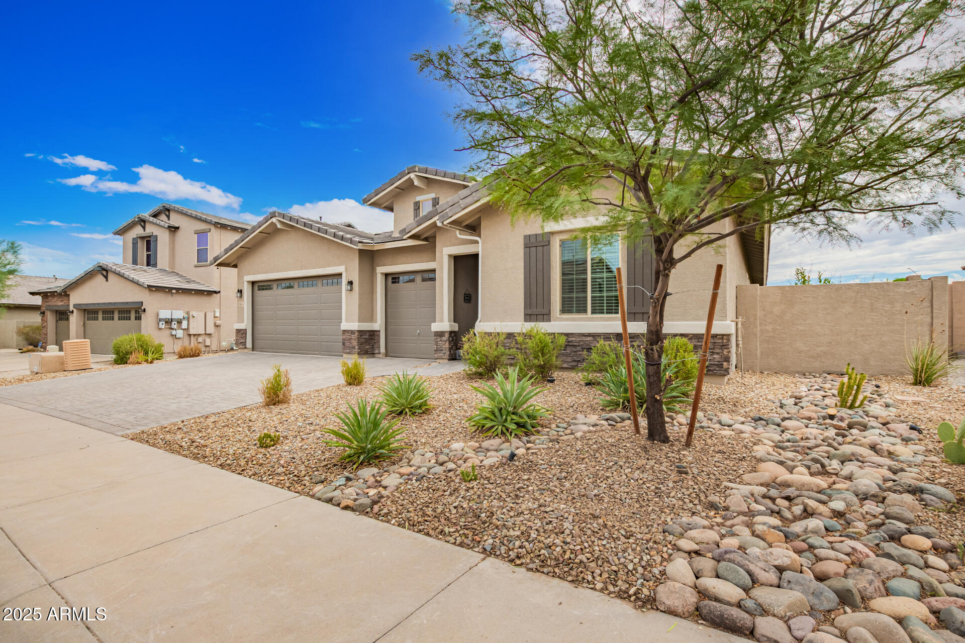 18351 W SUMMERHAVEN Drive